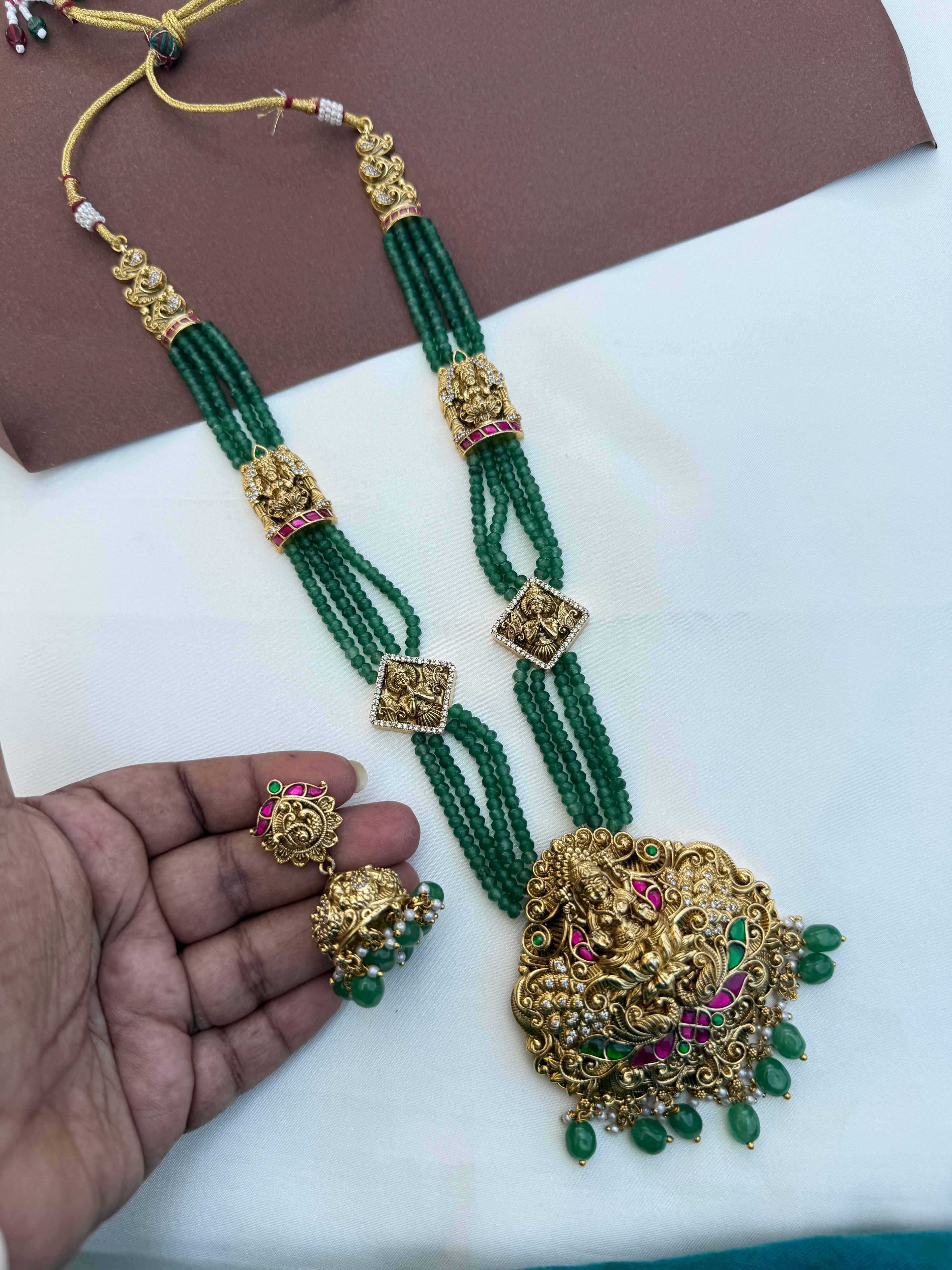 Ns721 jadau kundan lakshmidevi green beads neckset