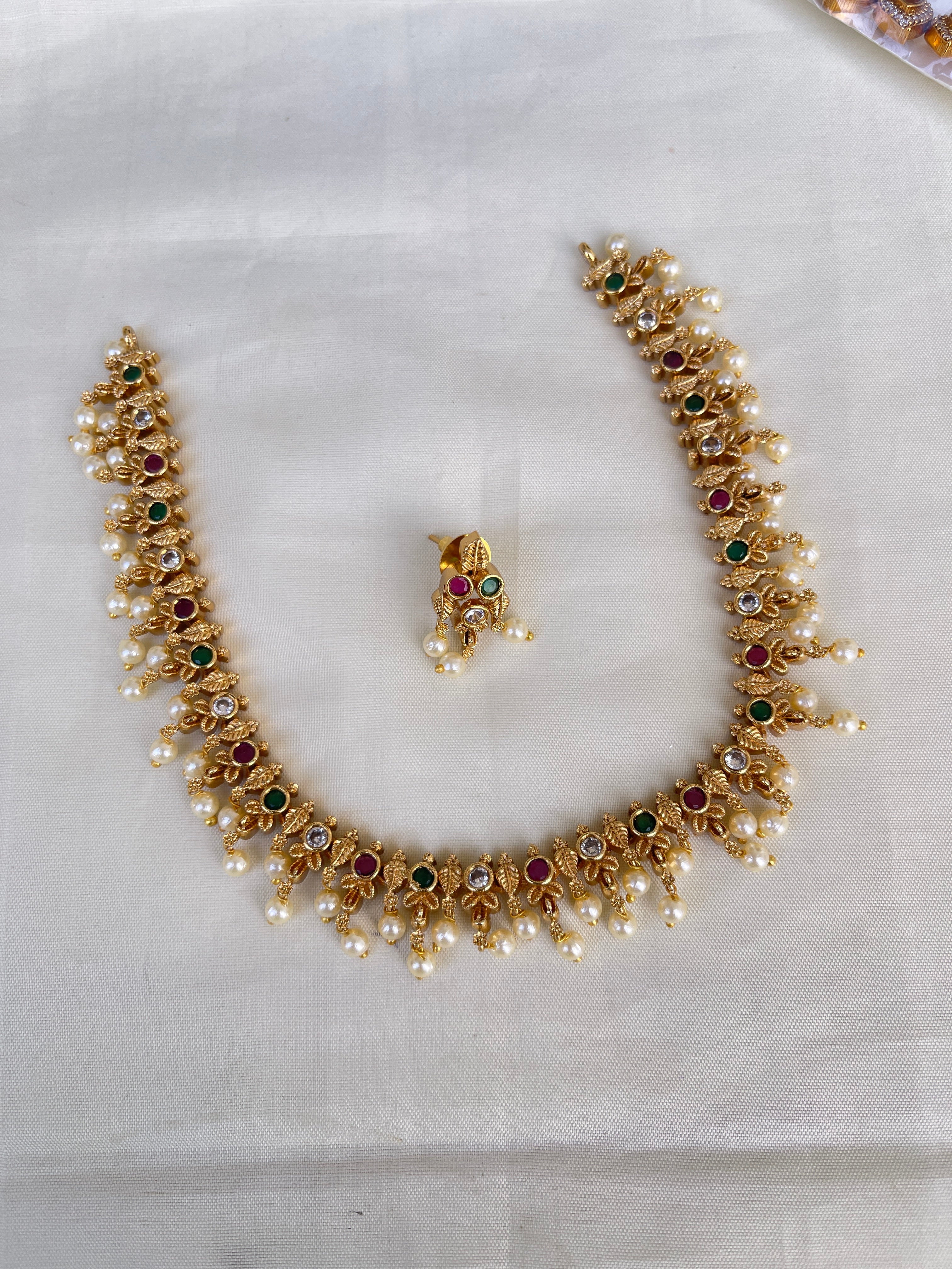 Multi pearl neckset with Earrings