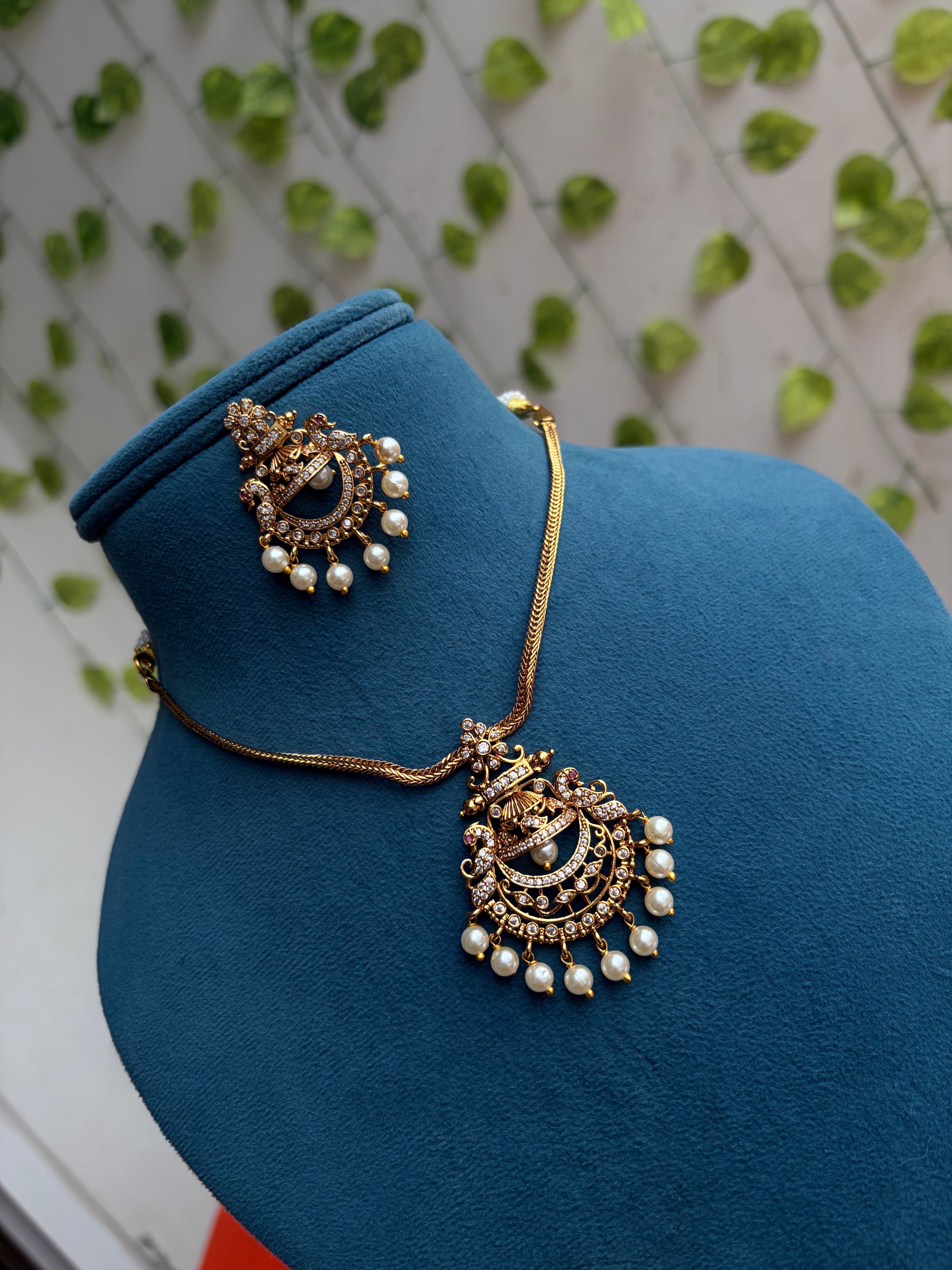 Ns885 peacock stones white beads with peacock earrings