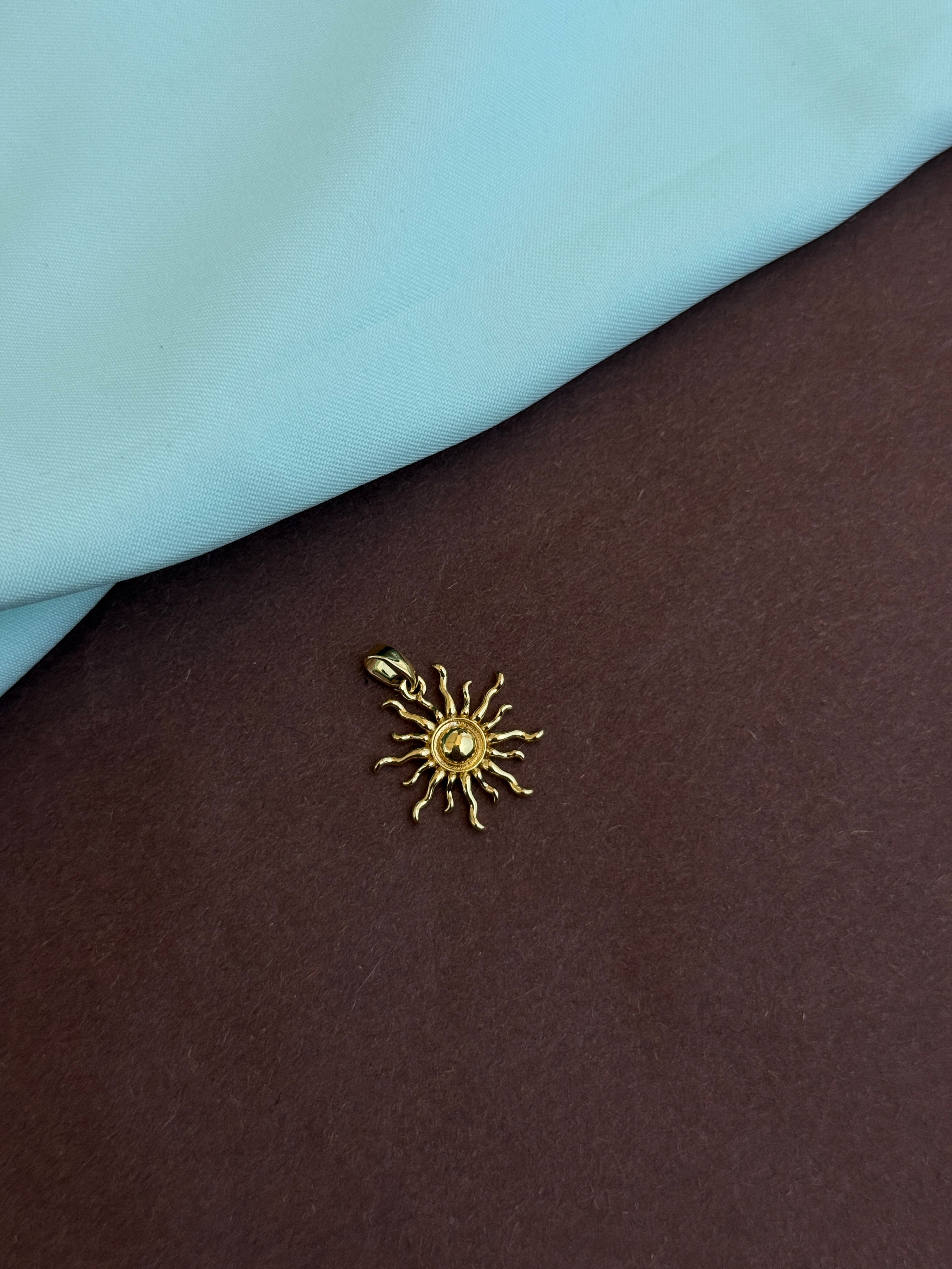 Al012 anti tarnish gold sun shape charm ( pendent)