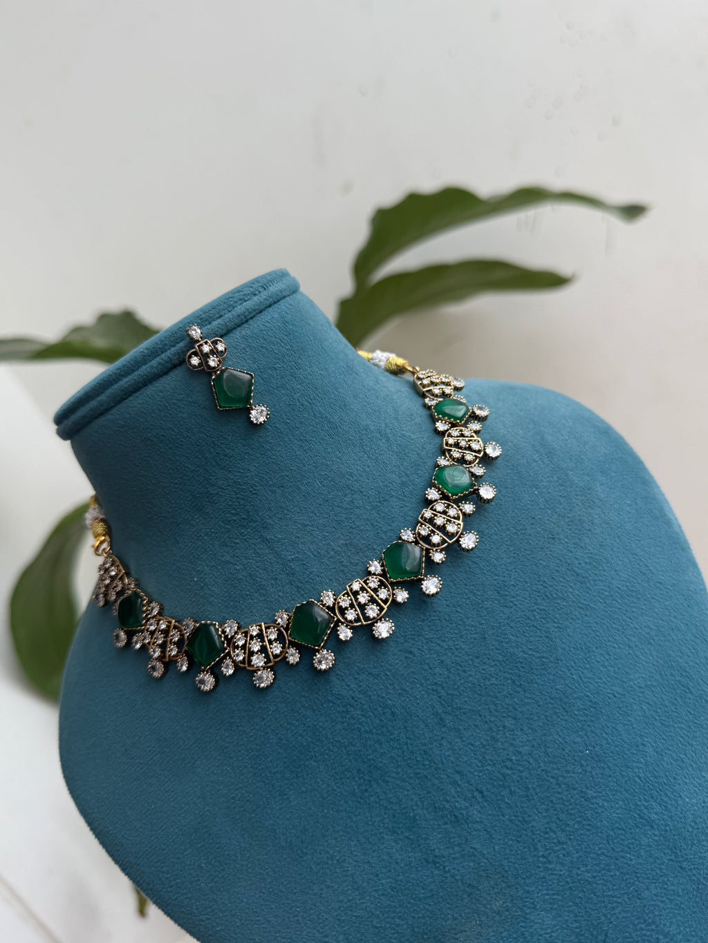 Ns435 classy moissanite neckset