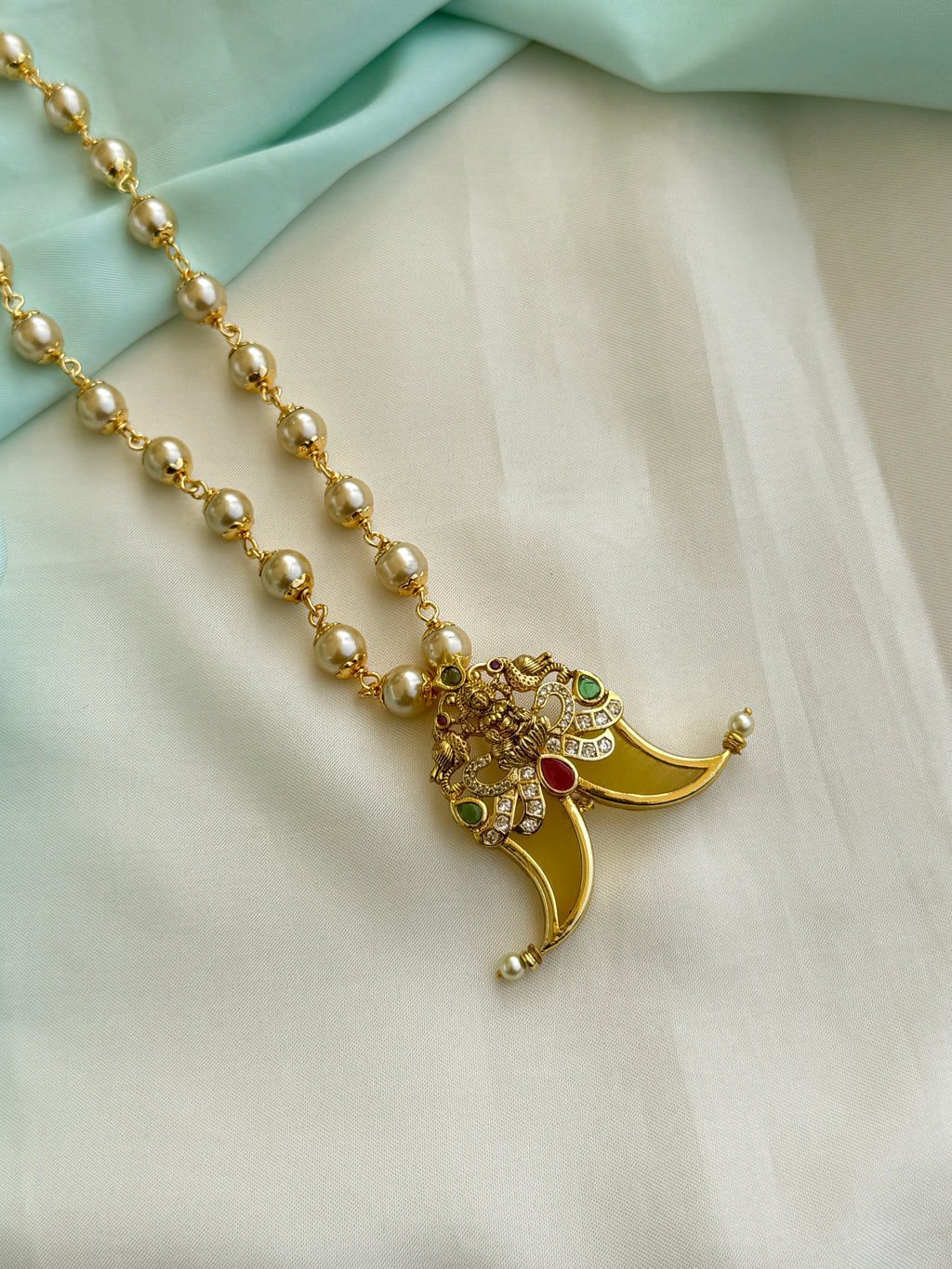 Pg017 Puligoru pendant with 24 inches pearls chain