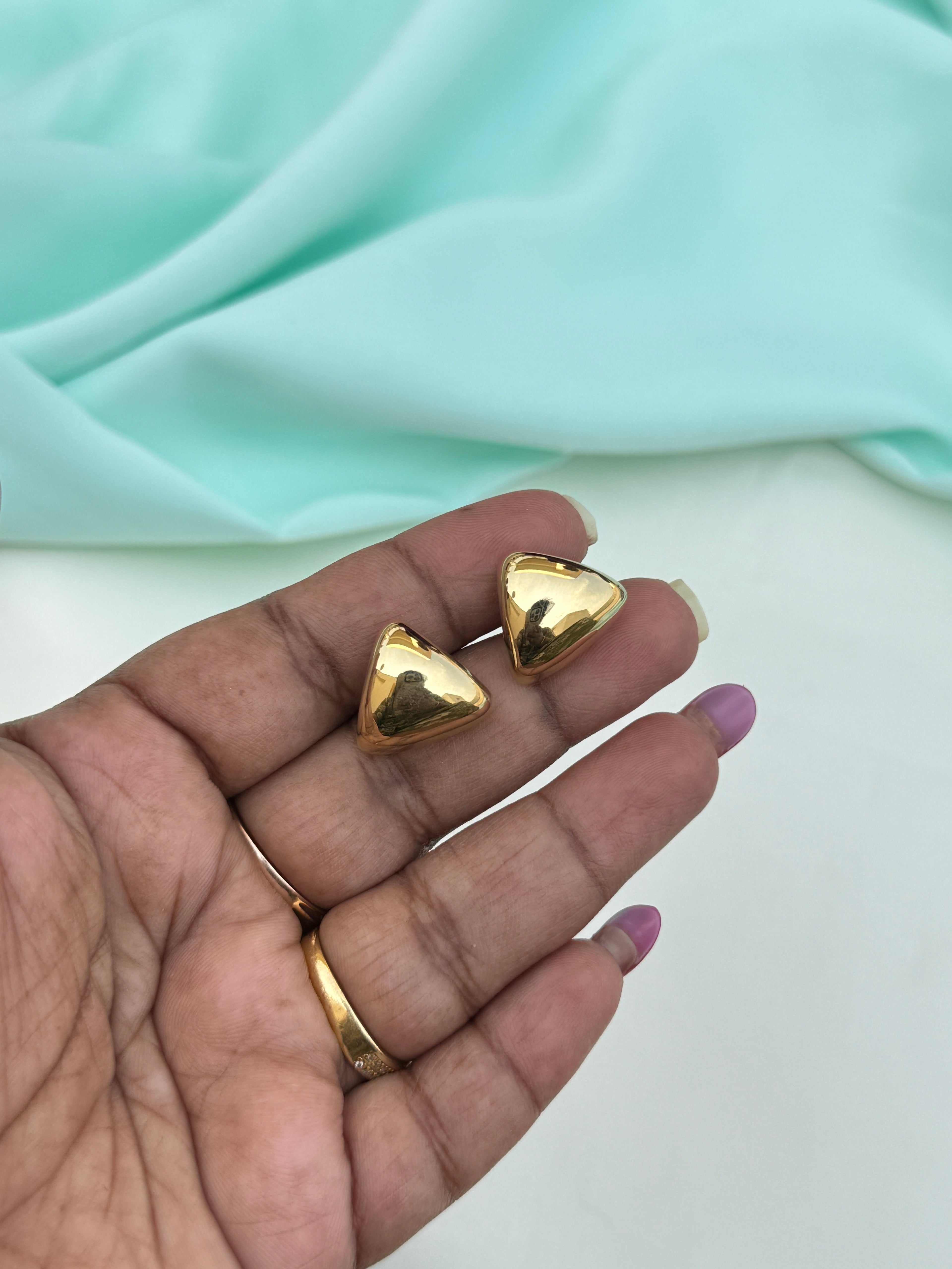 St044 anti tarnish square studs