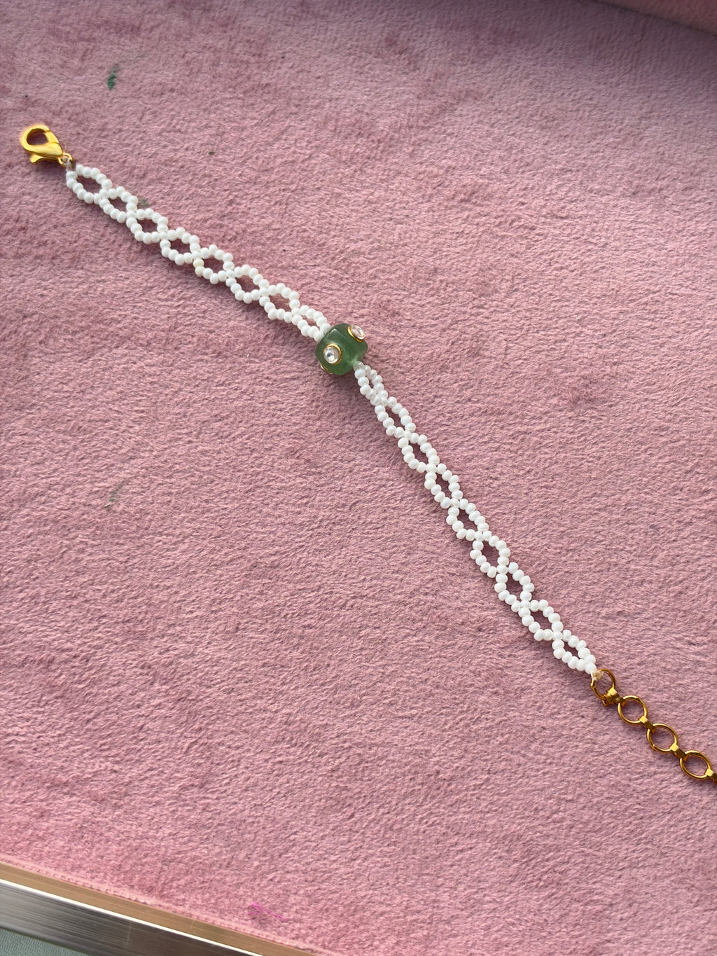 Br0010 sugar pearls with green coral bracelet 5.5inches
