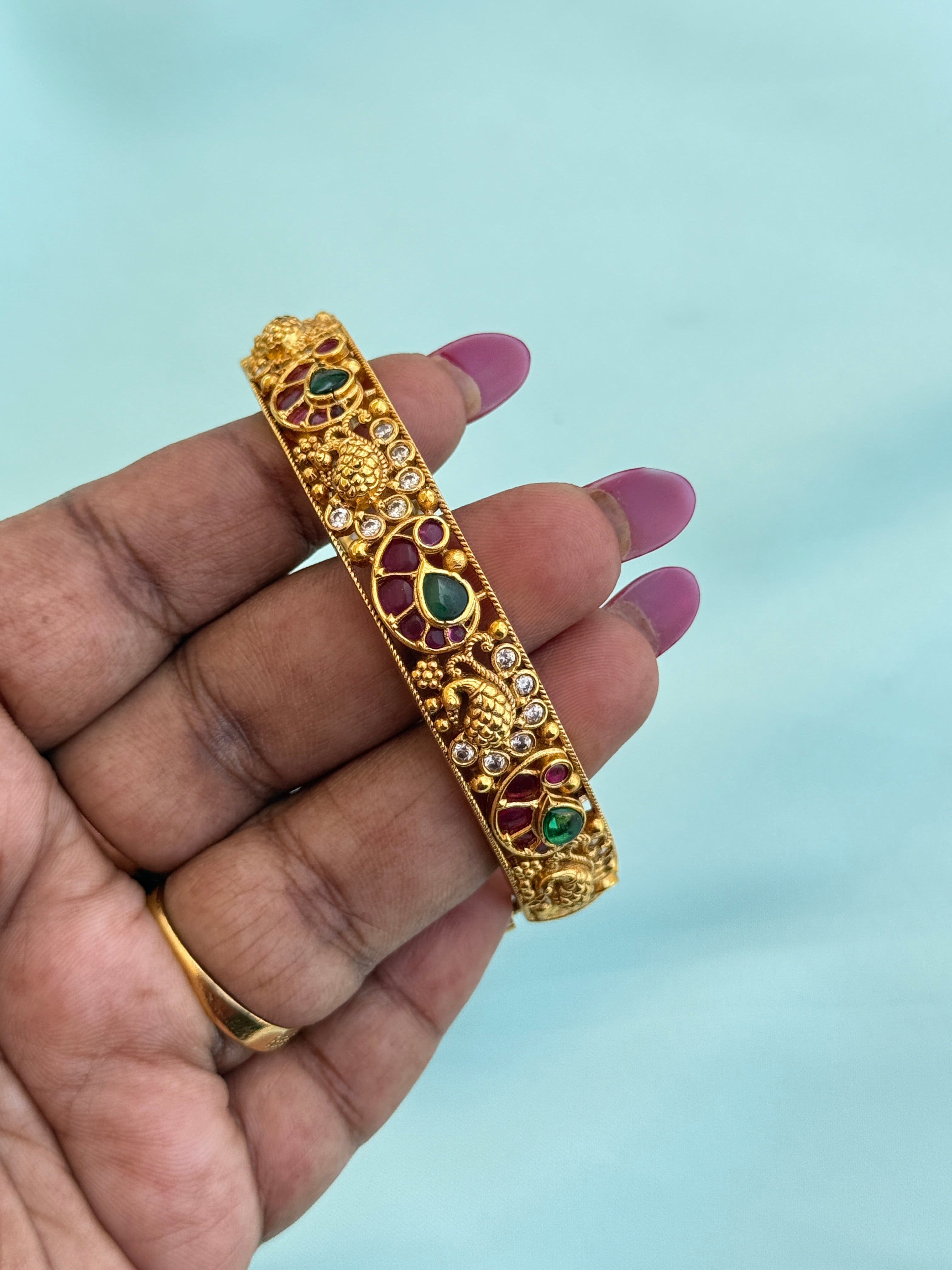 Sb622 kemp peacock openable screw type kada bangle suits for 2.6 and 2.8 size