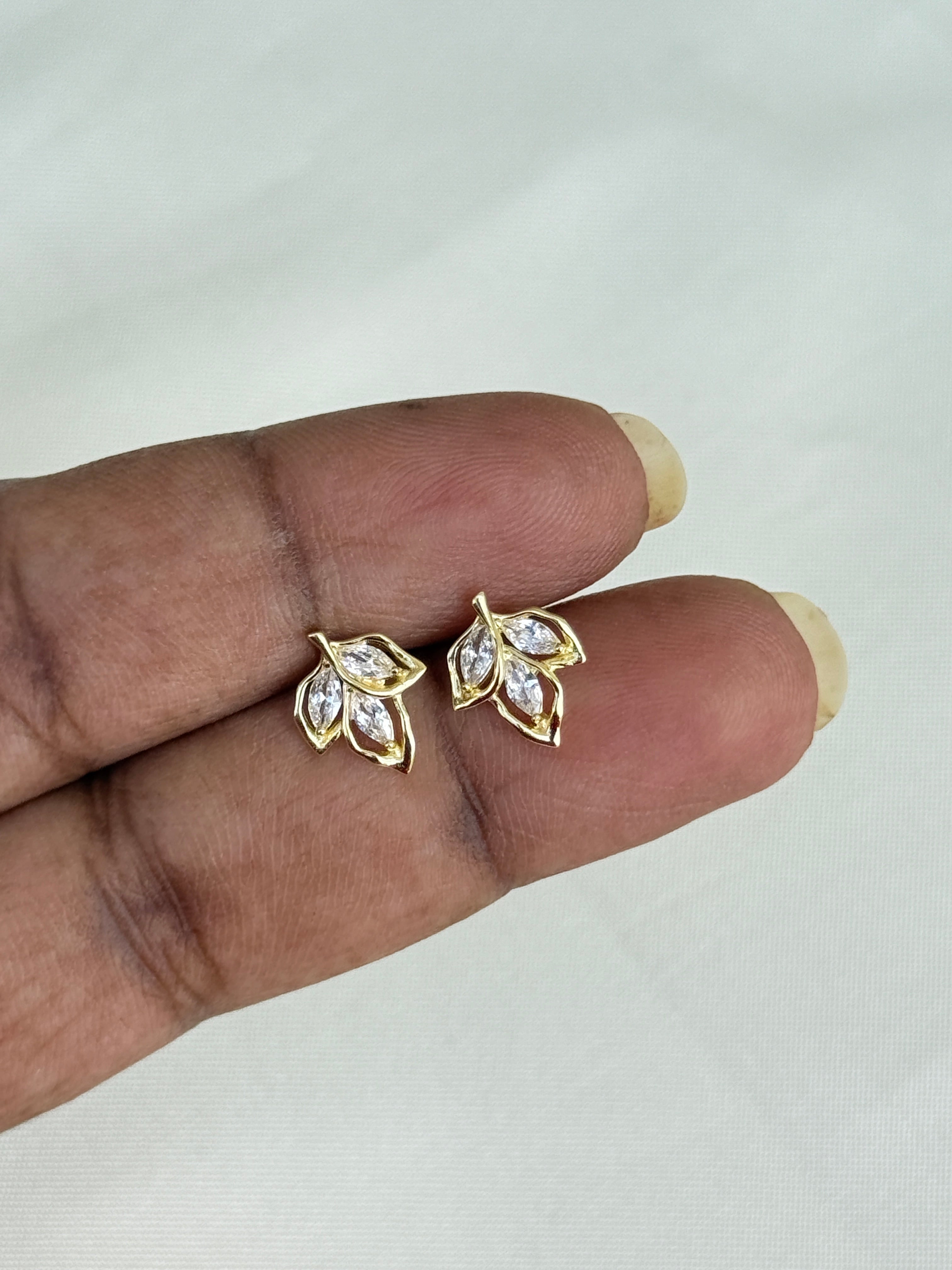 Se023 92.5 silver hallmark leaf studs