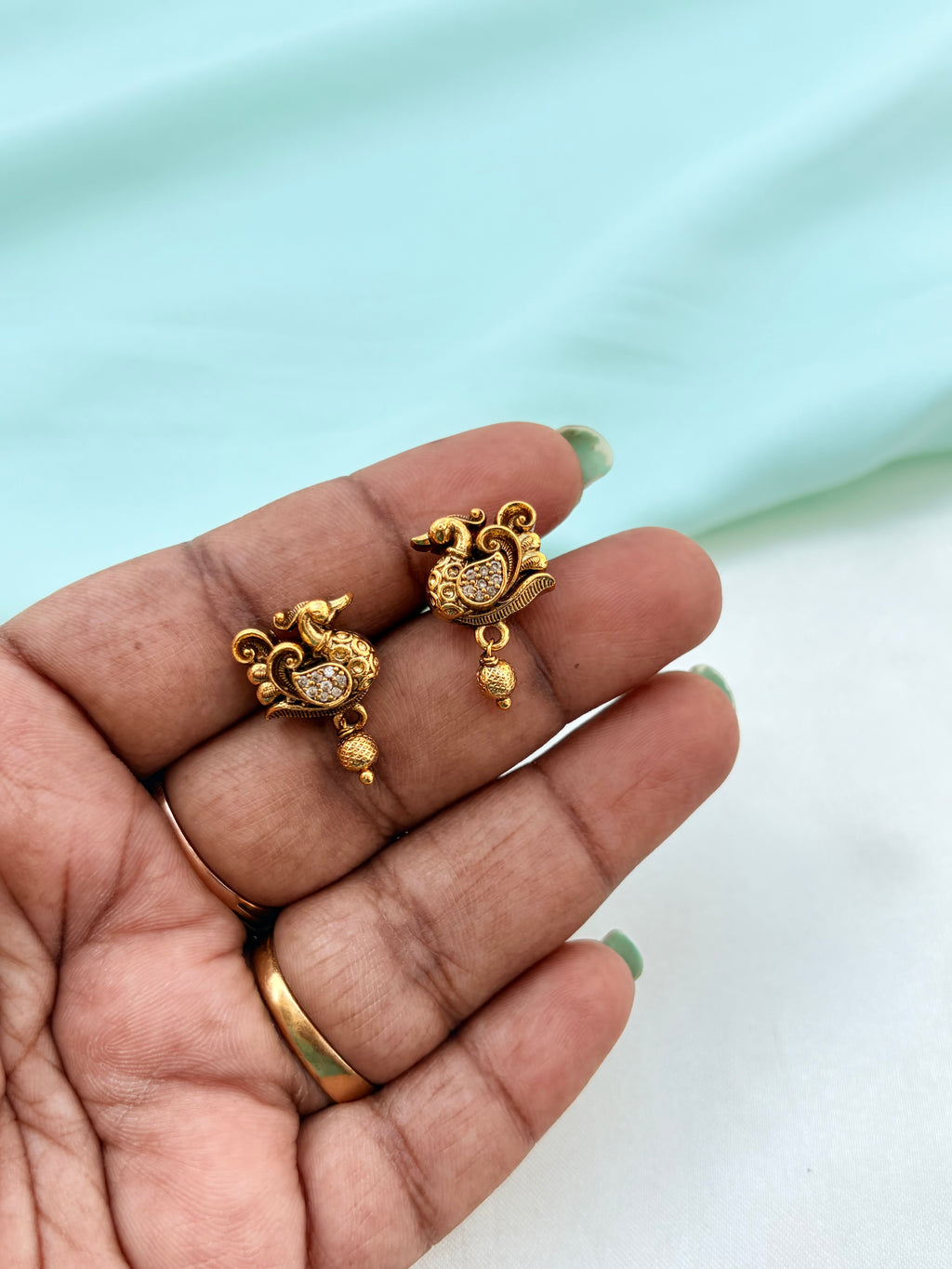 Duke gold ball back push earrings er941