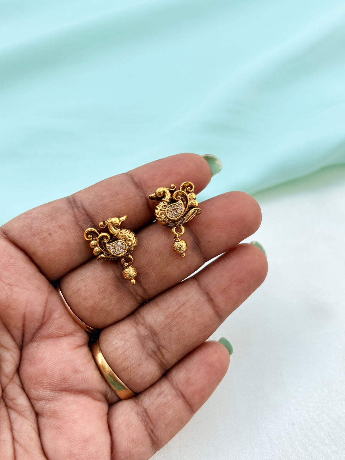 Duke gold ball back push earrings er941