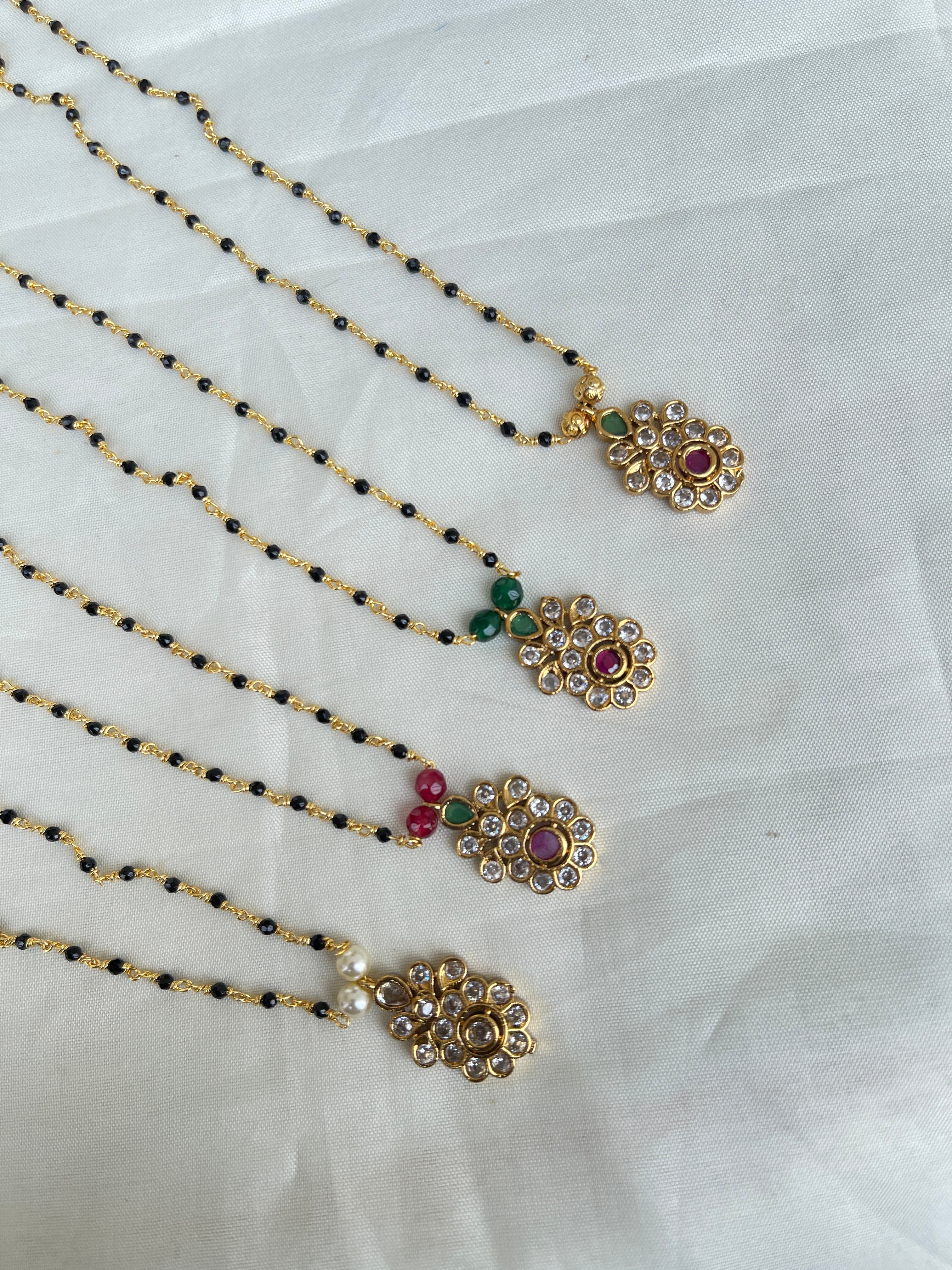 Single line short blackbeads with small pendant bb1631