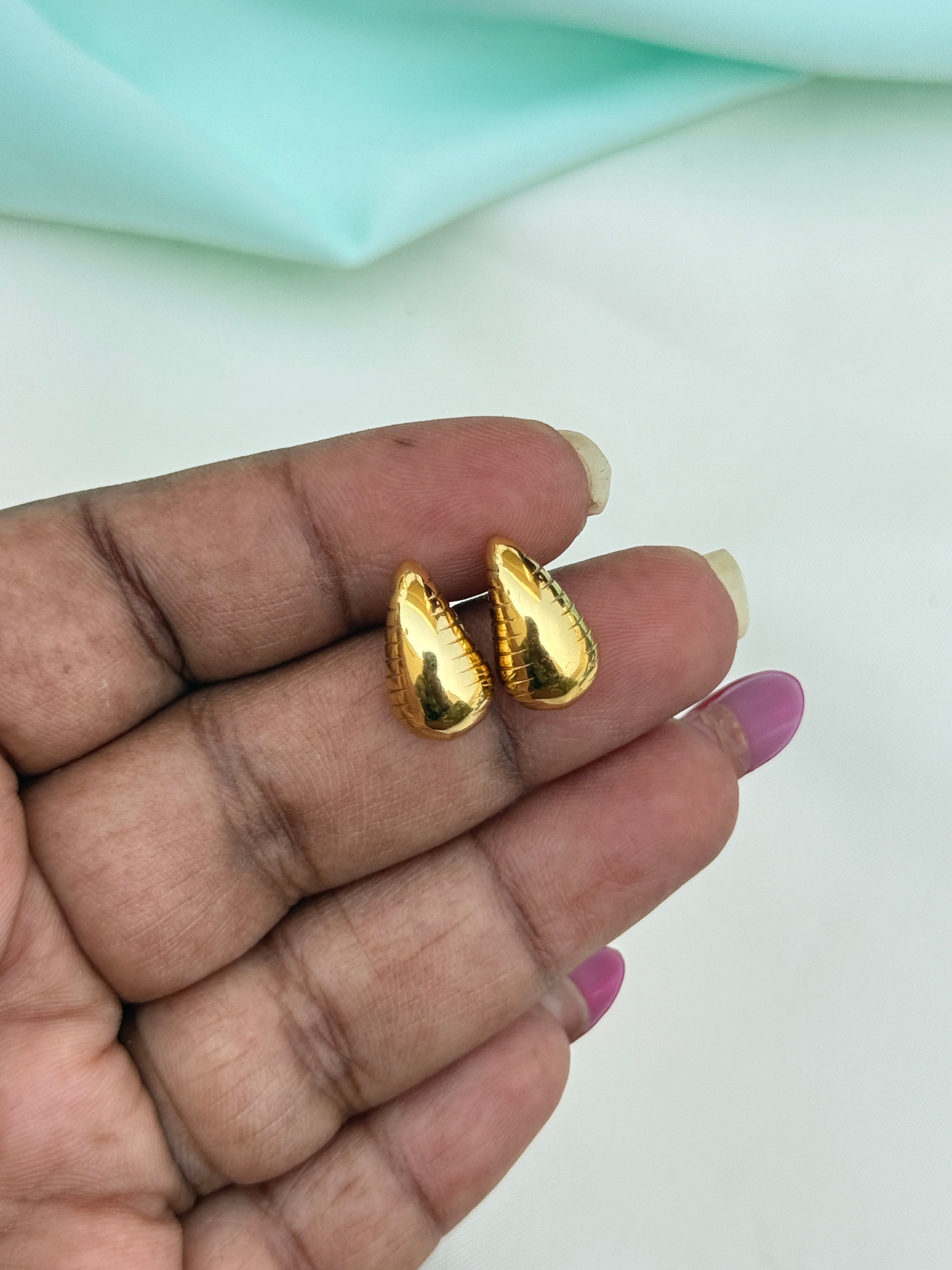 St057 anti tarnish mango gold stud