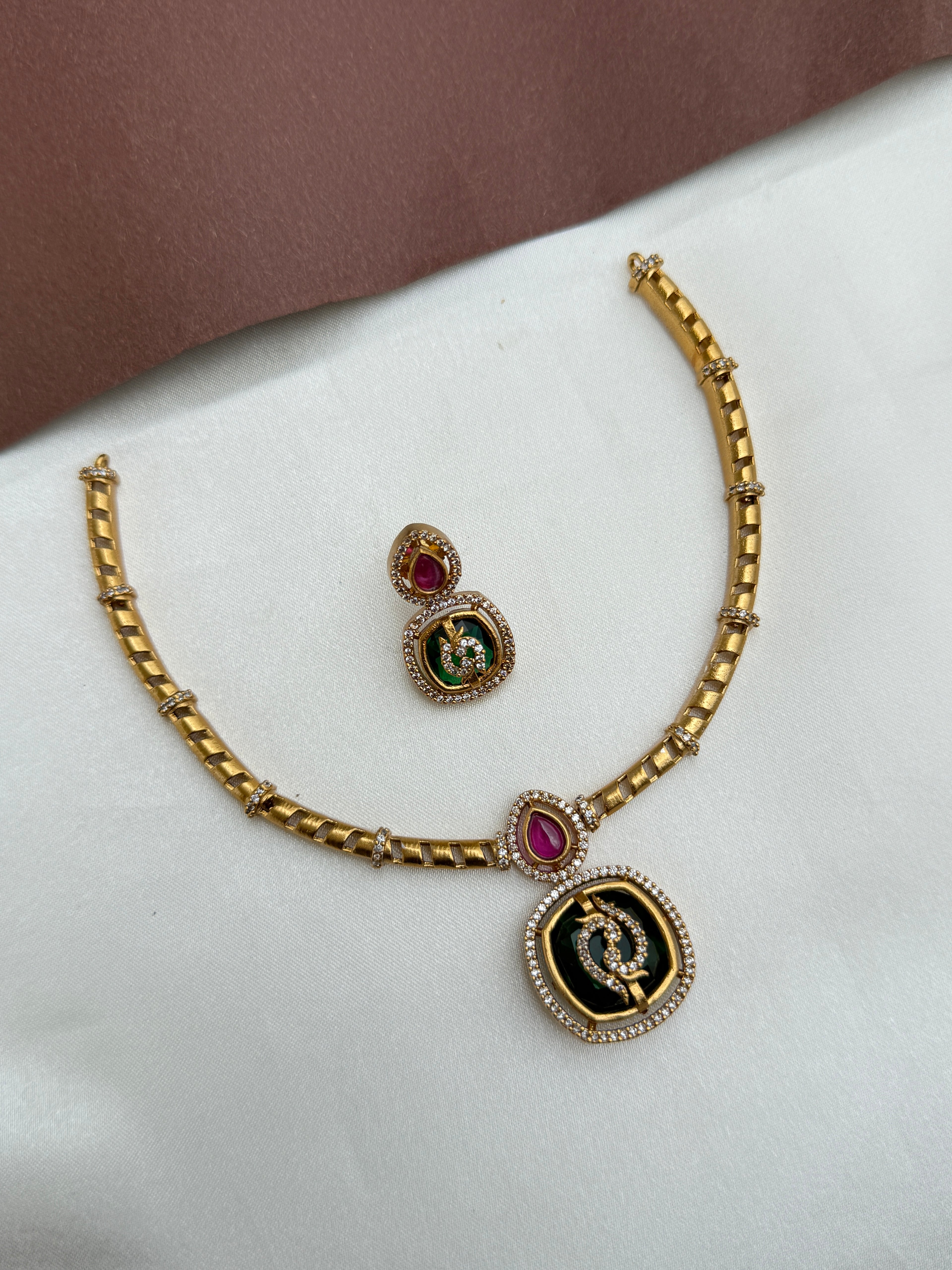 Ns366 simple Kante with earrings