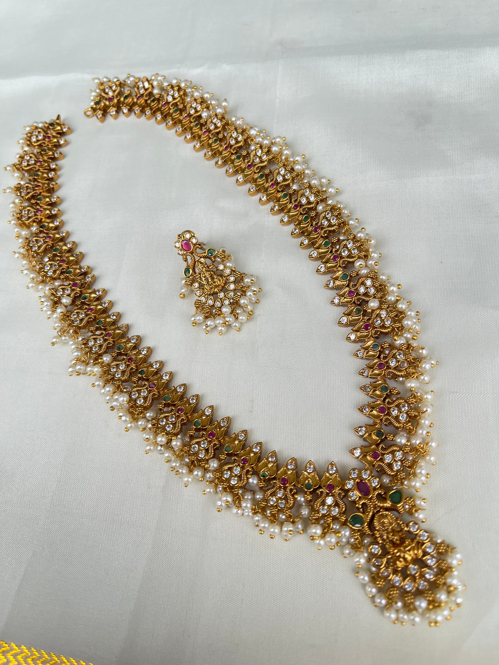 Lakshmi Devi gutttapusalu long haram