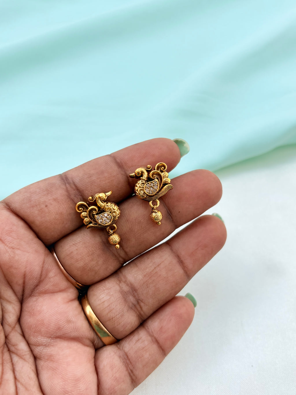 Duke gold ball back push earrings er941