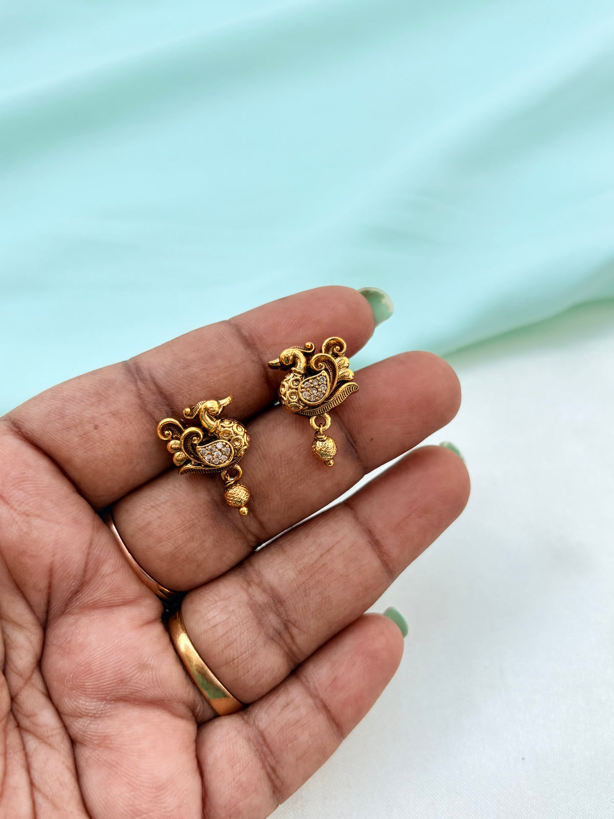 Duke gold ball back push earrings er941