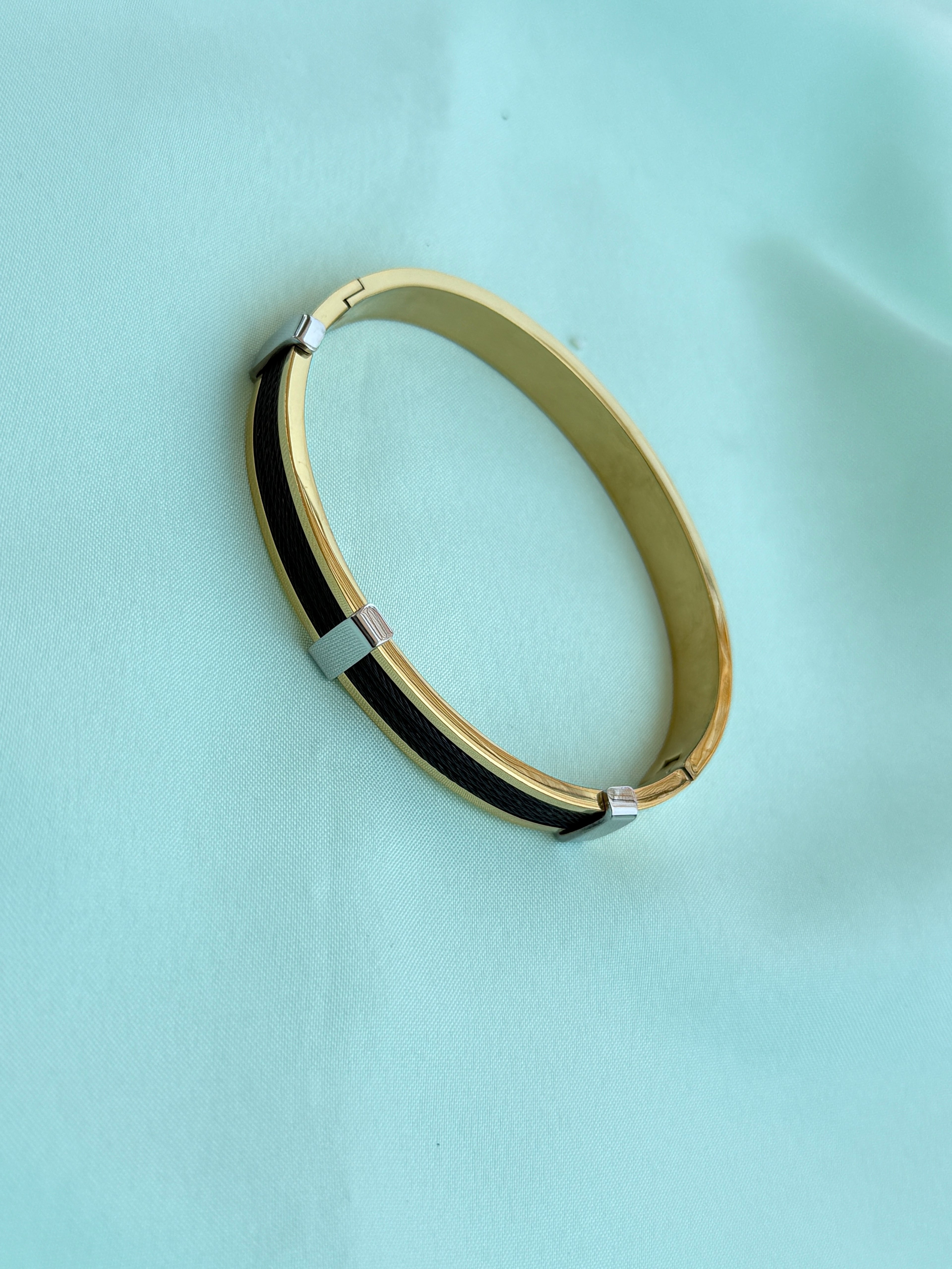 Mn022 openable anti tarnish black and gold kada bracelet suits for 2.6 to 2.8 size