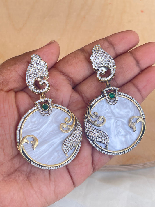 Lightweight zircon mother pearl white earrings