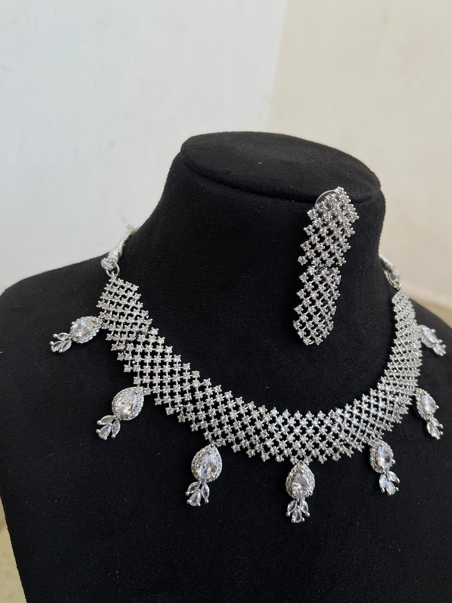 7 drops diamond finish neckset with earrings