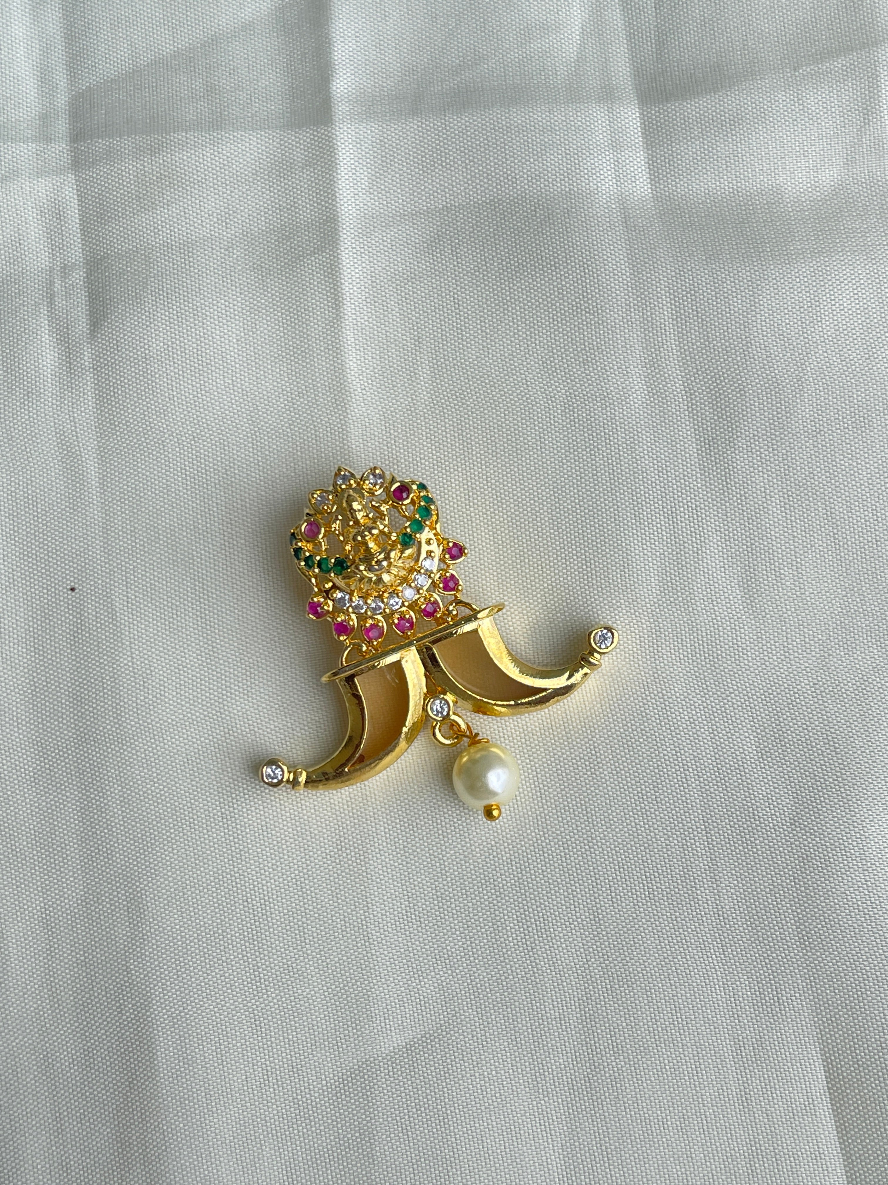 Puligoru pendant