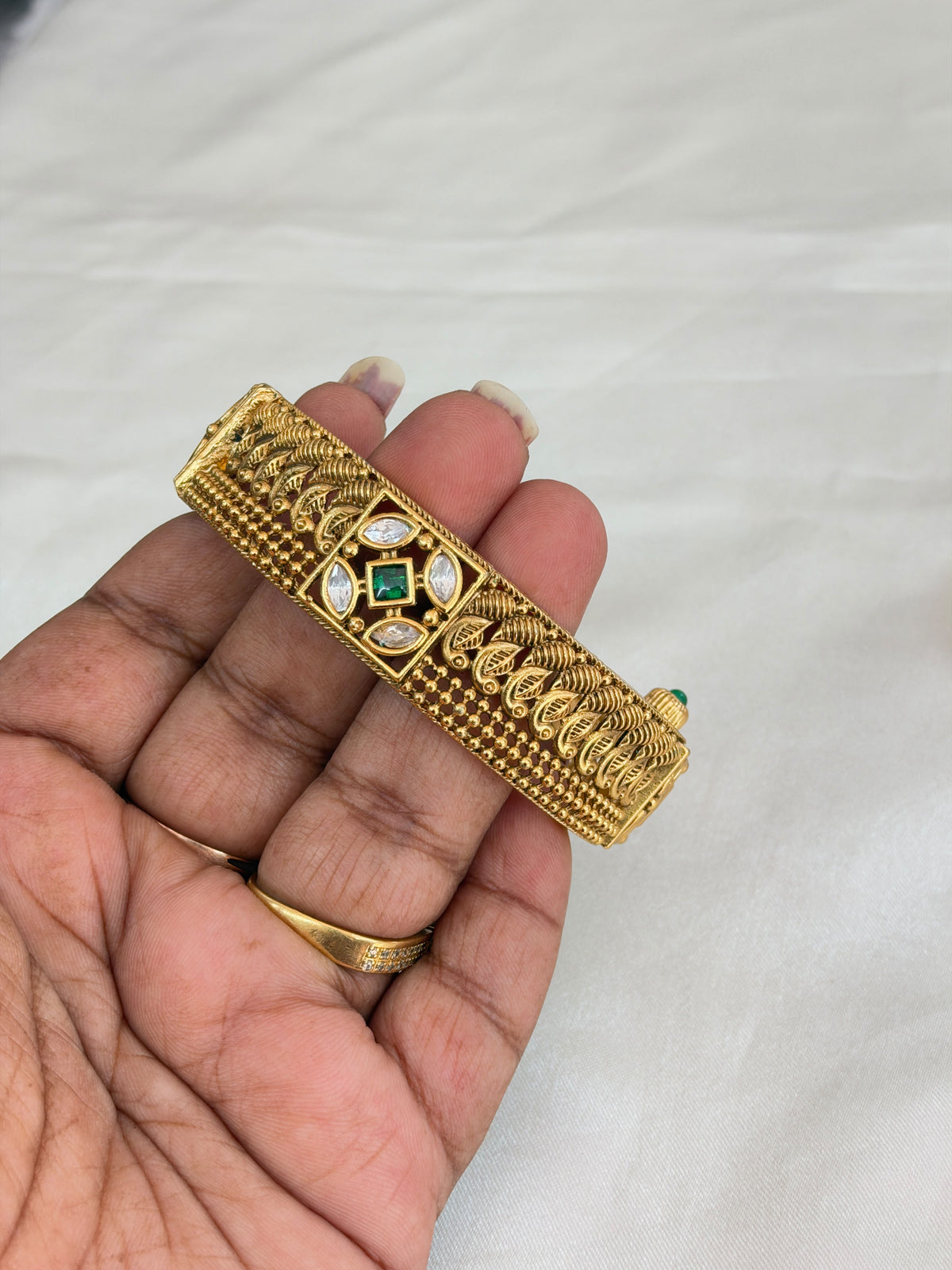 Sb703 Antique nakshi green stone bangles