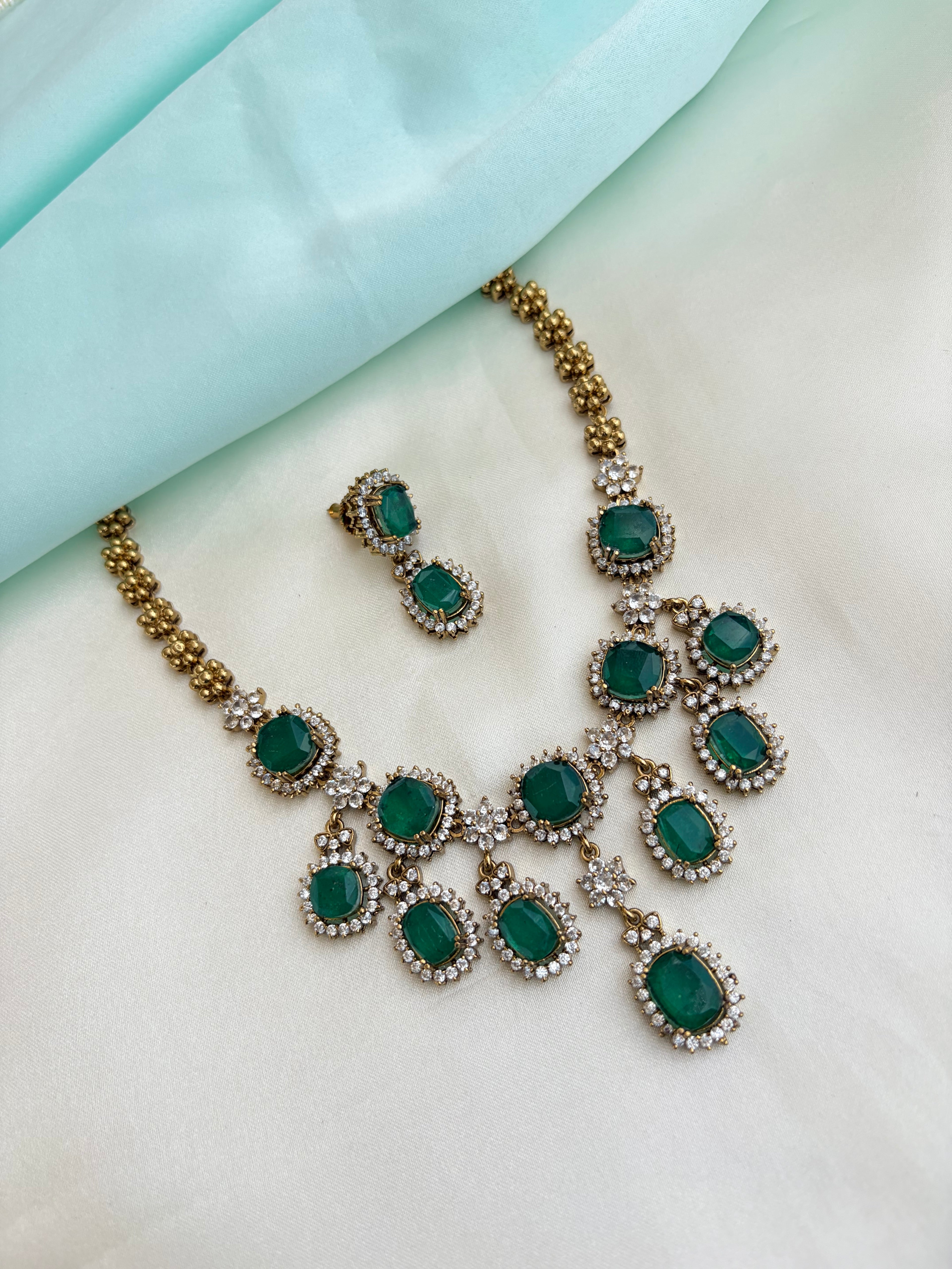 Emerald Green Kundan Neckset with Earrings Ns257