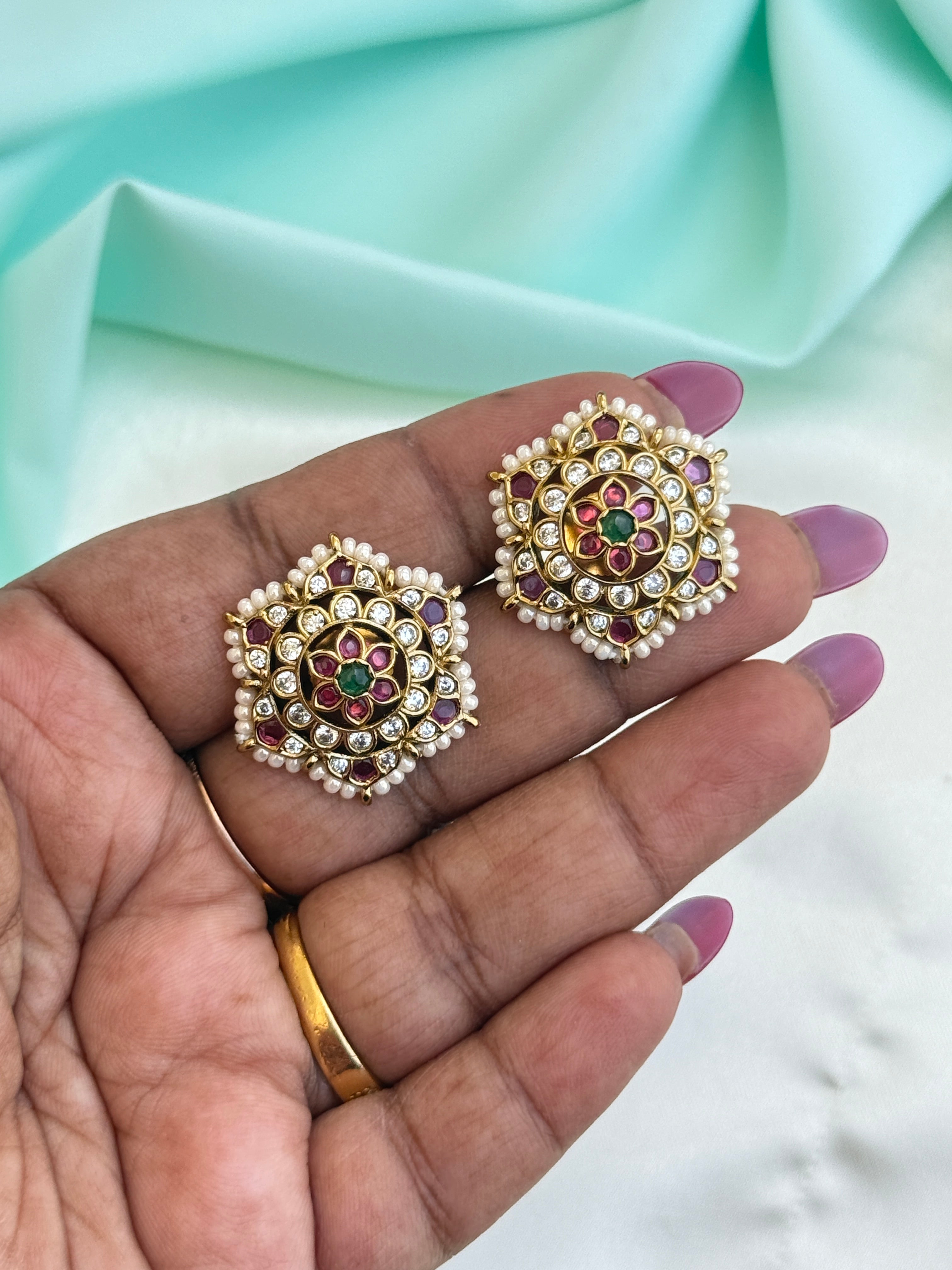 St036 Kemp flower pearl studs