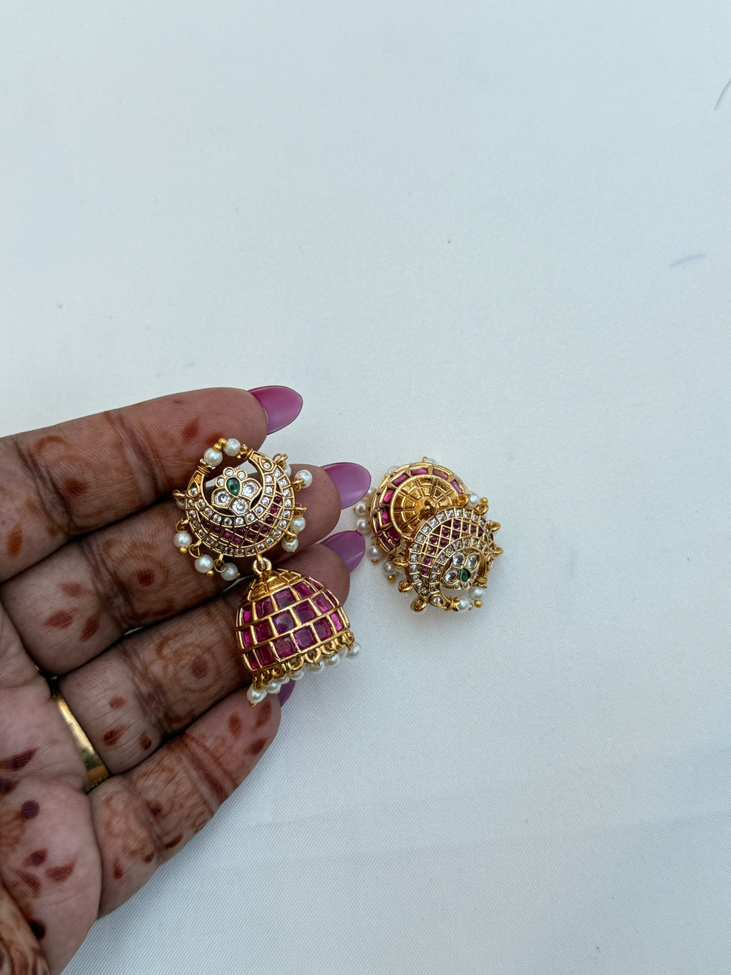 Er227 kemp small butta earrings with pearls