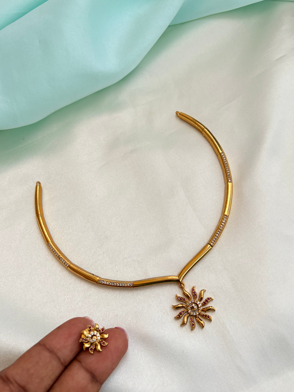 Golden Sunburst Pendant Neckset with Studs Ns970