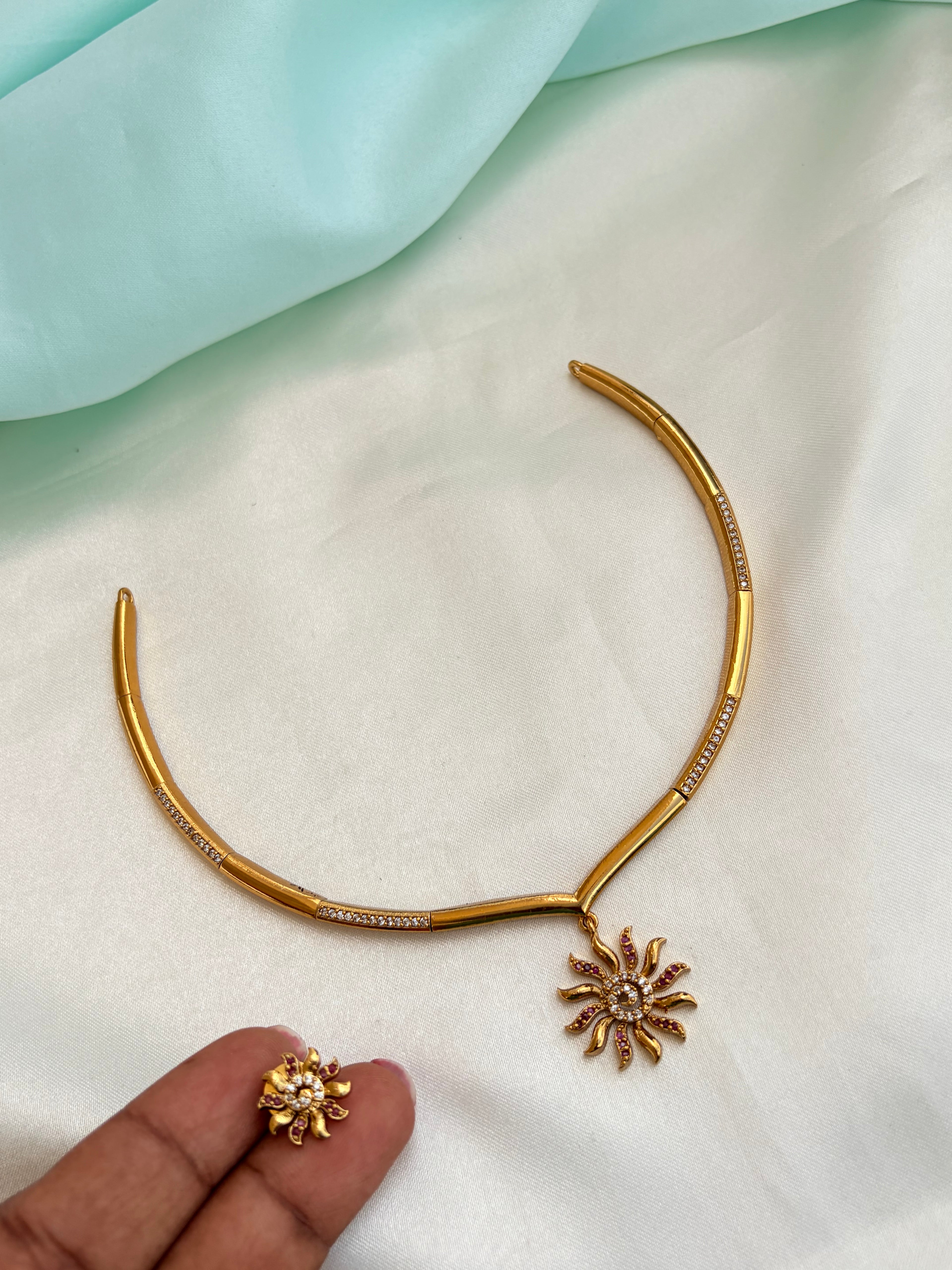 Golden Sunburst Pendant Neckset with Studs Ns970