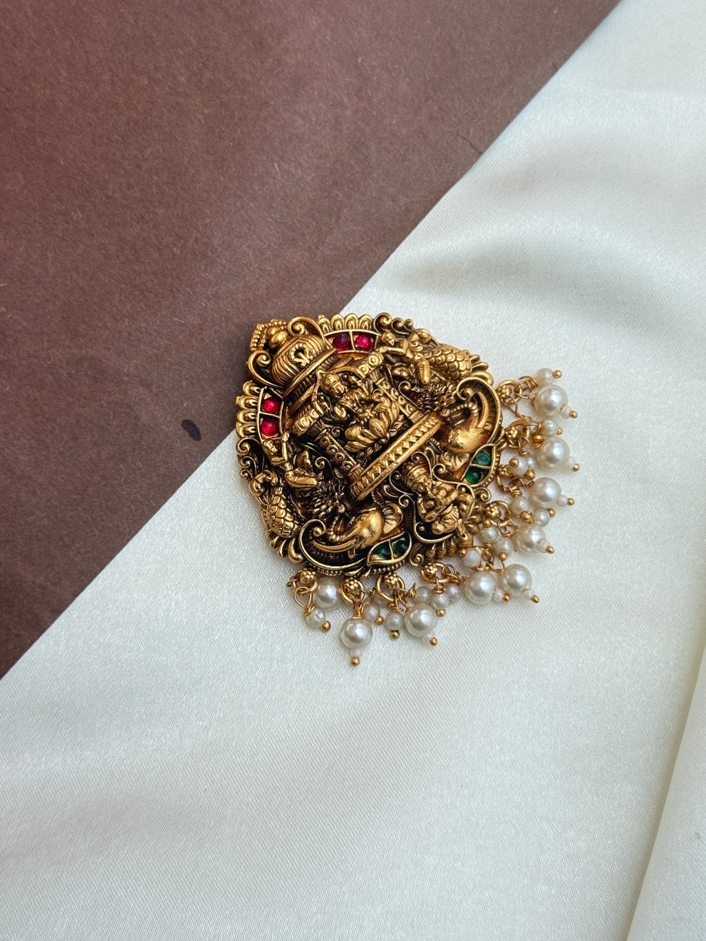 L019elephant Lakshmi devi locket with white pearls can be used for plain hipbelt aswell