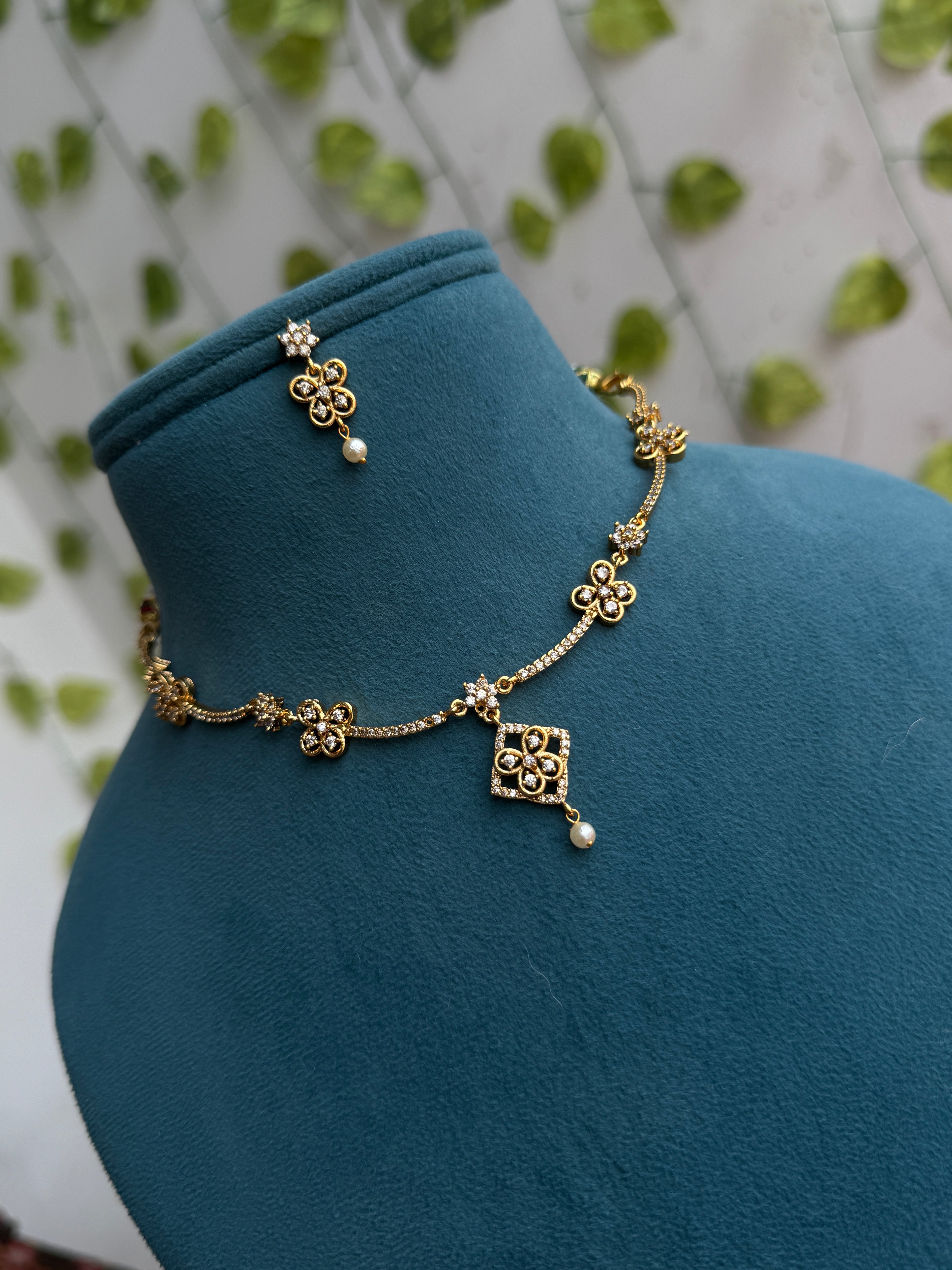 Ns864 flowers white stones pearl bead short neckset with back push earrings