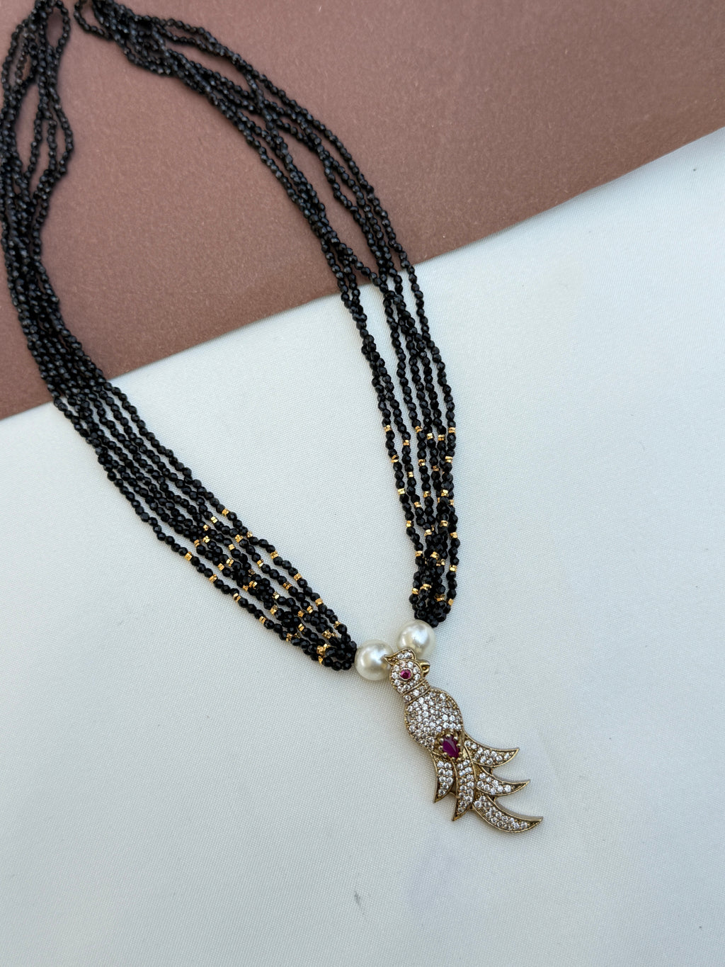 Bb078 18 inches 6 lines Crystal blackbeads with parrot pendent