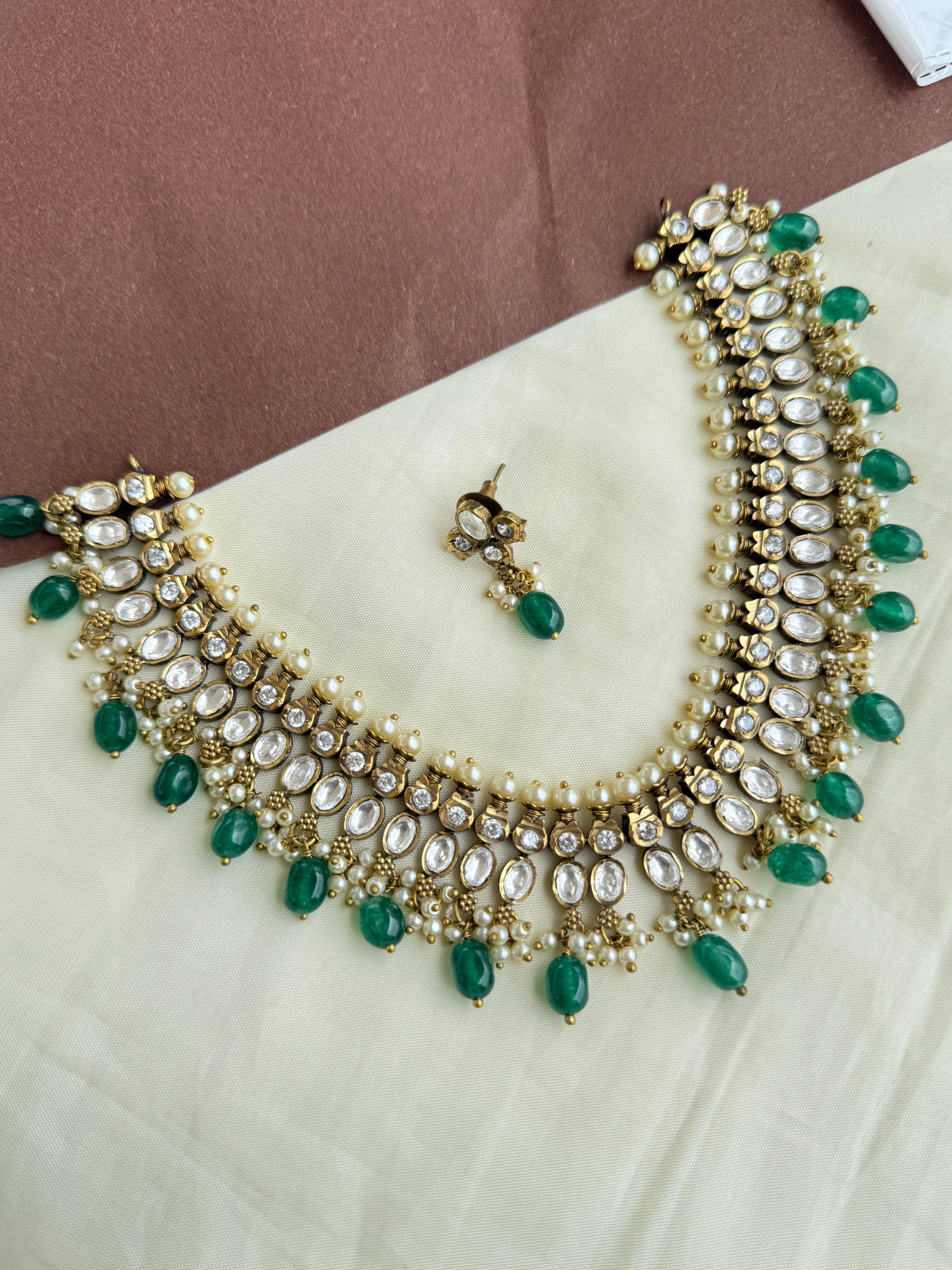 Ns280 moissanite elegant neckset with green beads