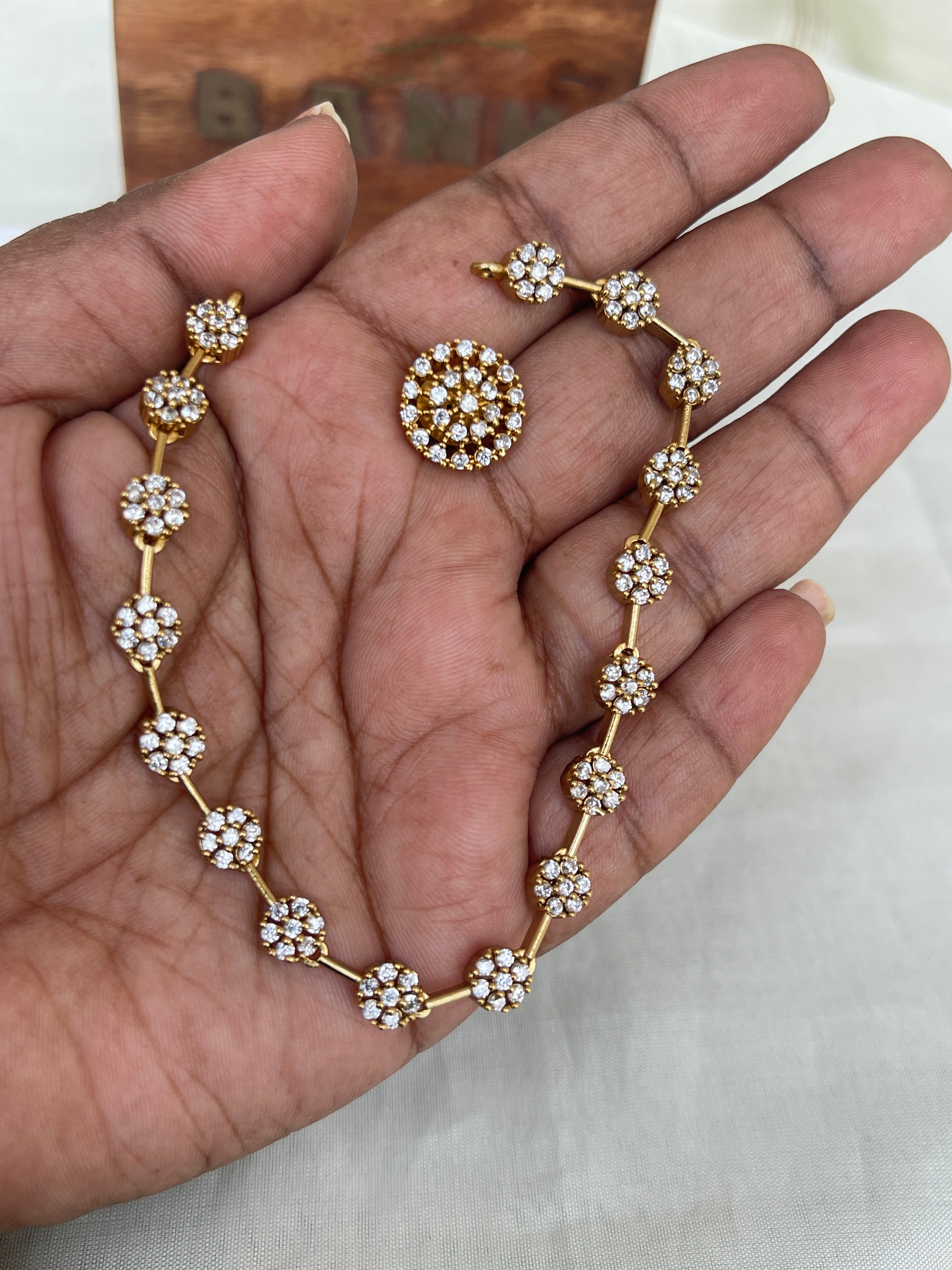 Budget friendly simple circle neckset with studs and kids friendly too..