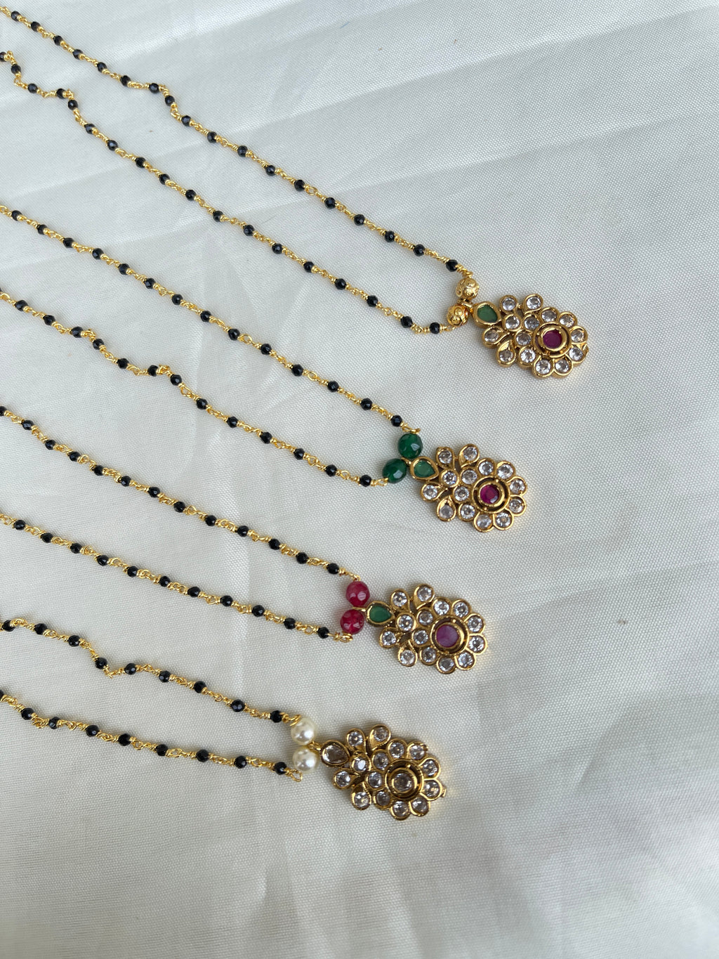 Single line short blackbeads with small pendant bb1631