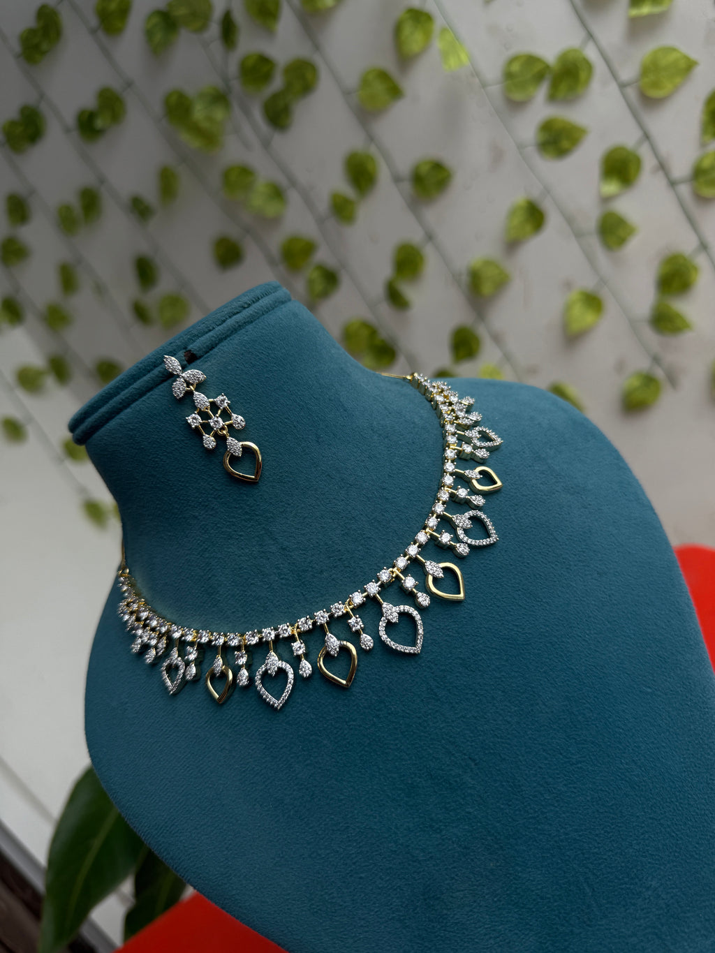 Unique diamond finish neckset with flower design earrings ns295