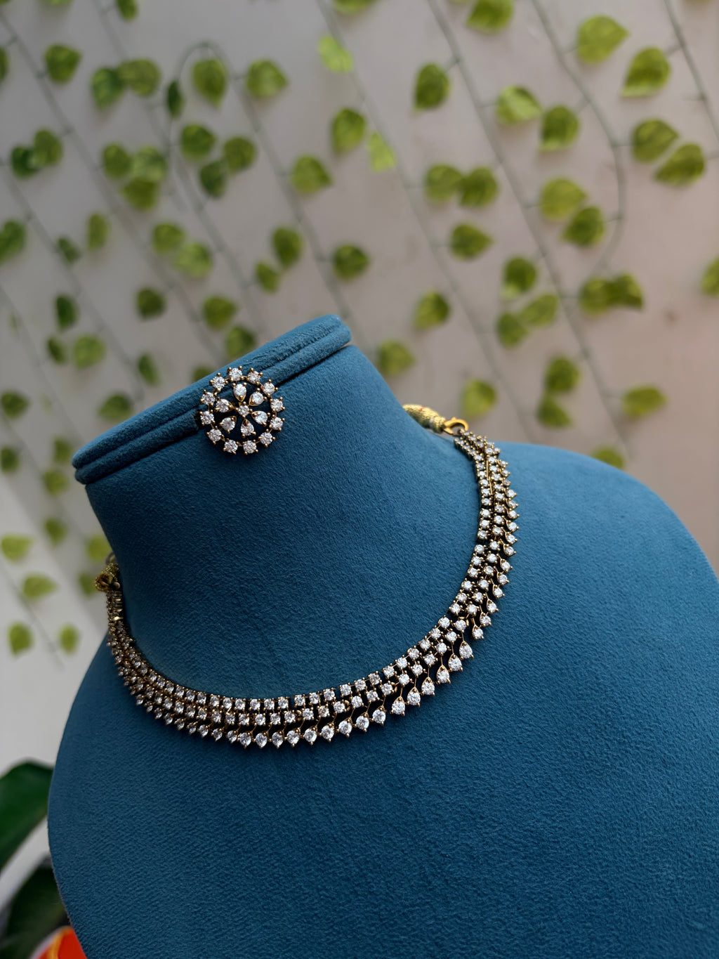 Ns246 White stones Short Neckset with Earrings