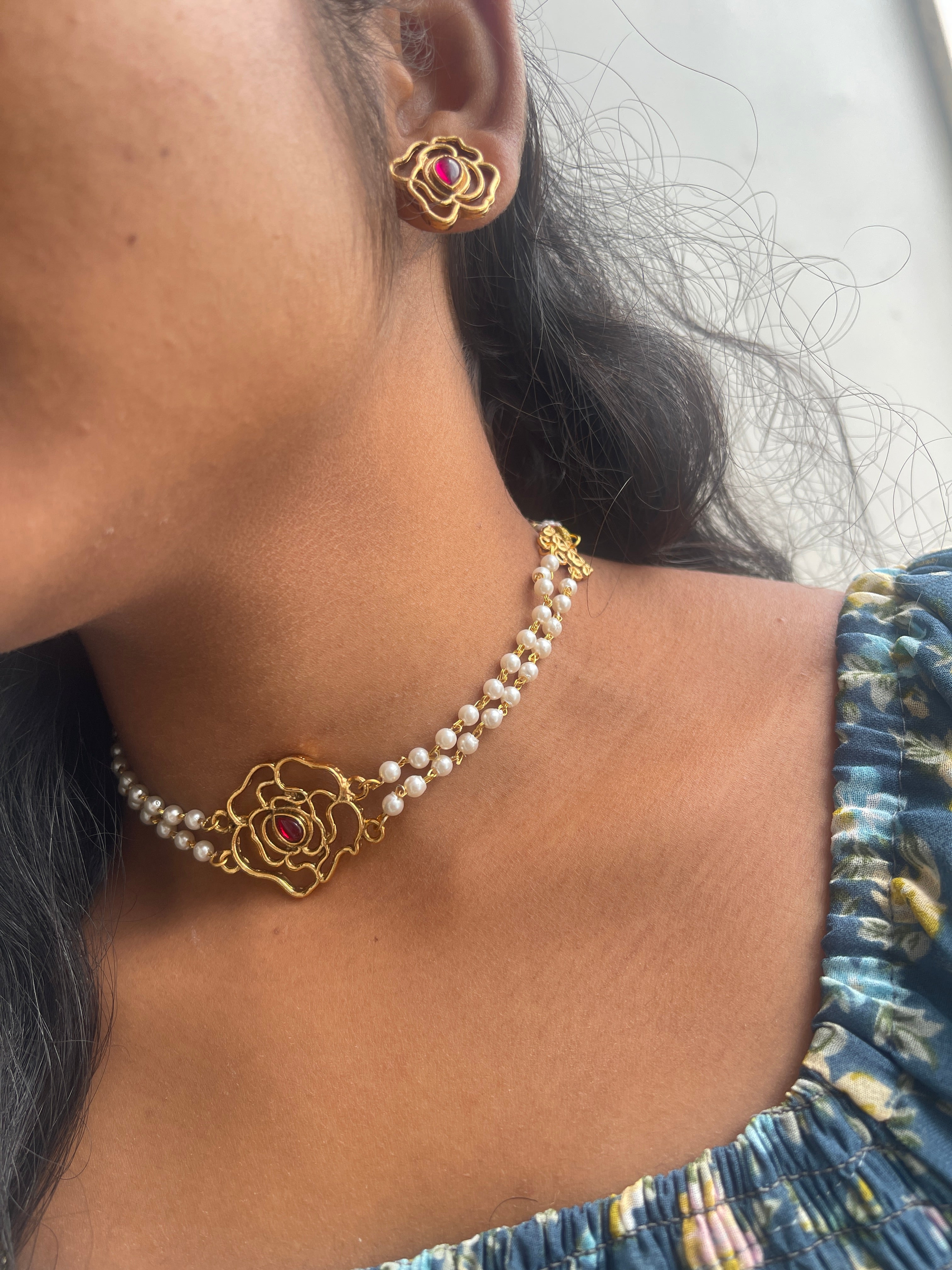 Pearl choker in 2 Colors ruby and green ns641