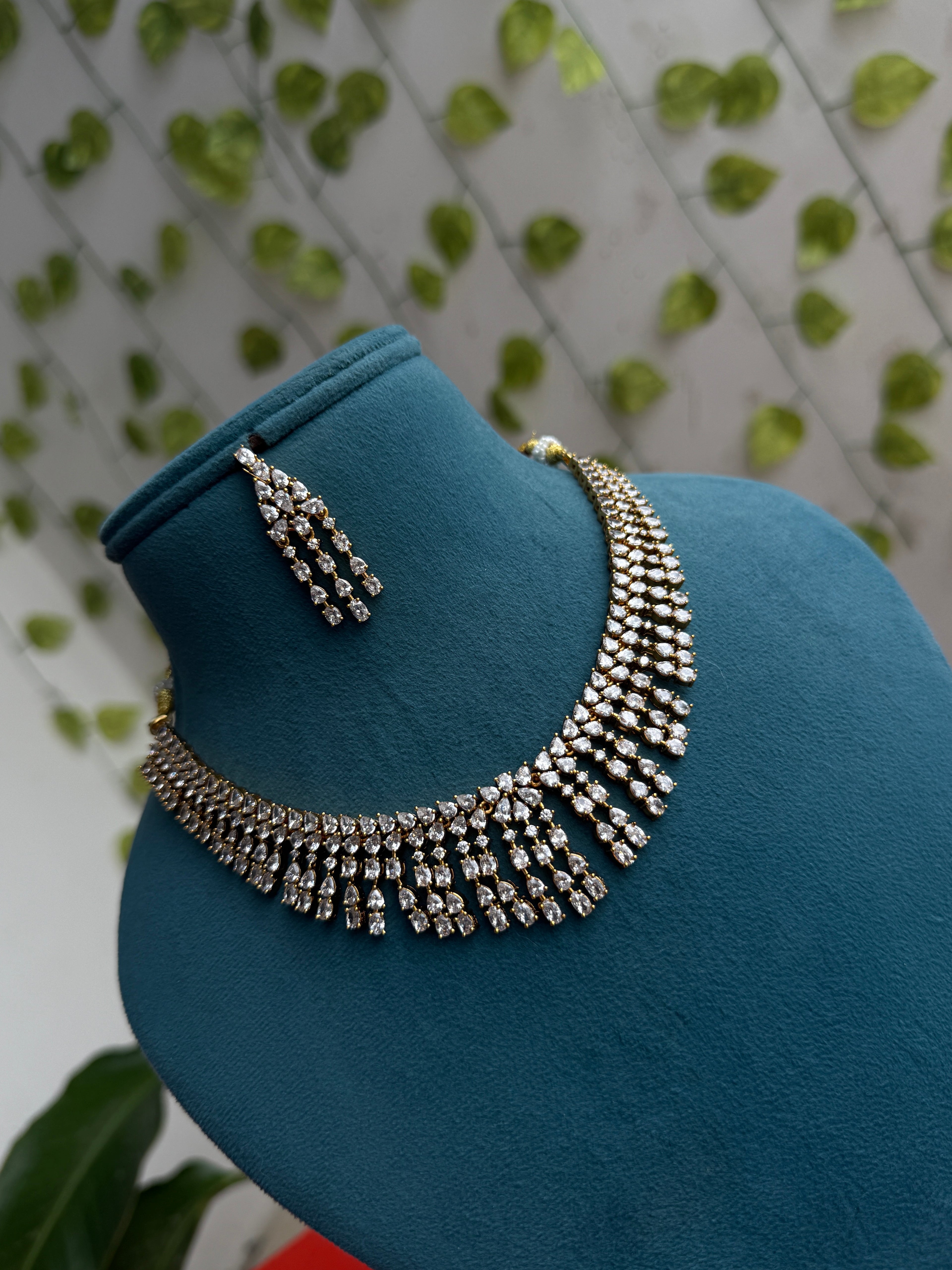 Unique Crystal droplet diamond finish  short neckset with earrings ns888