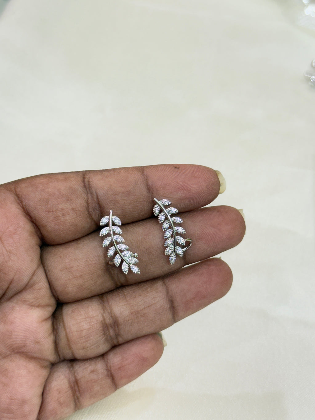 Ec002 leaf earcuffs