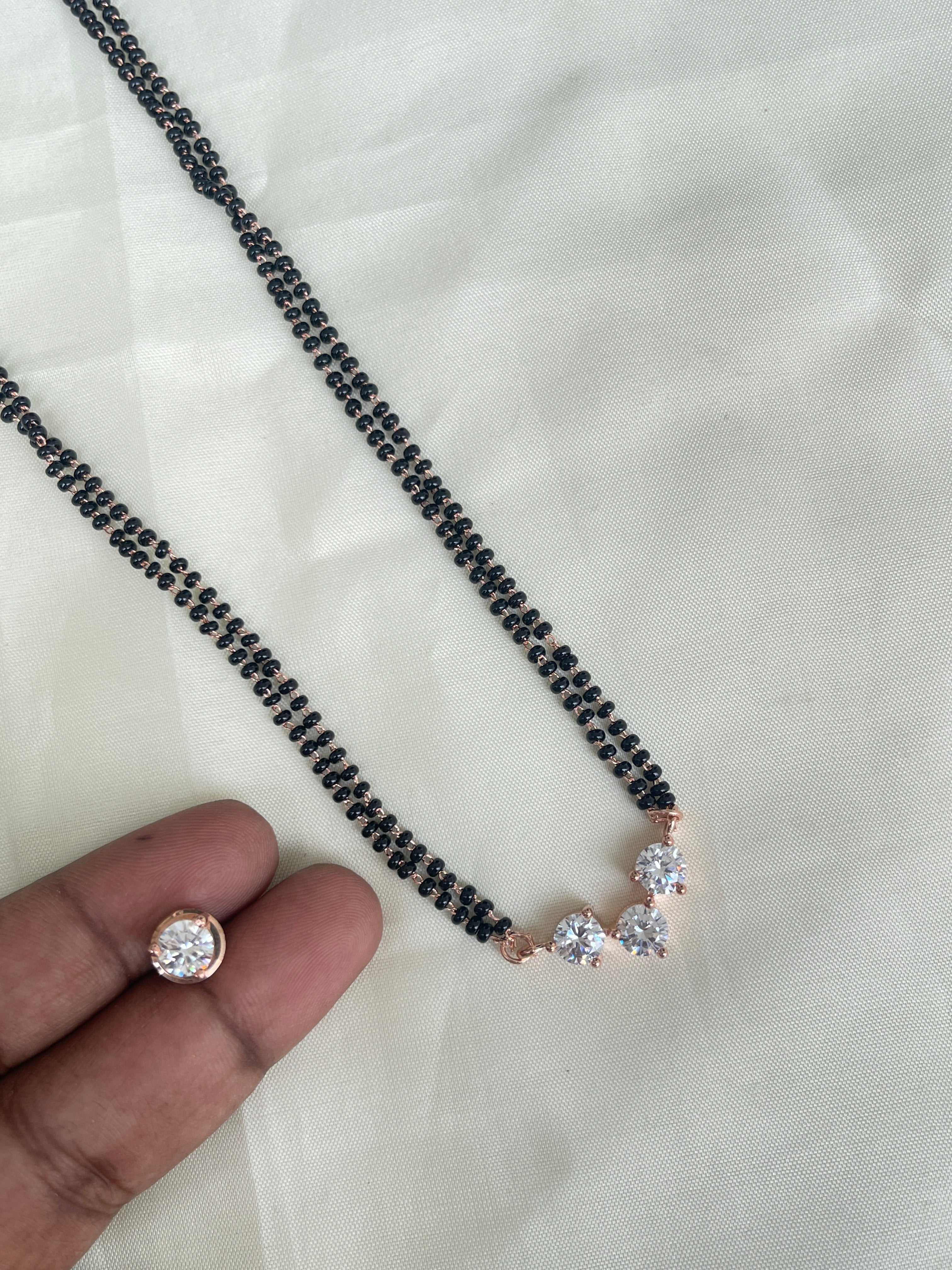 3 stone rosegold 2 lines short blackbeads bb1621
