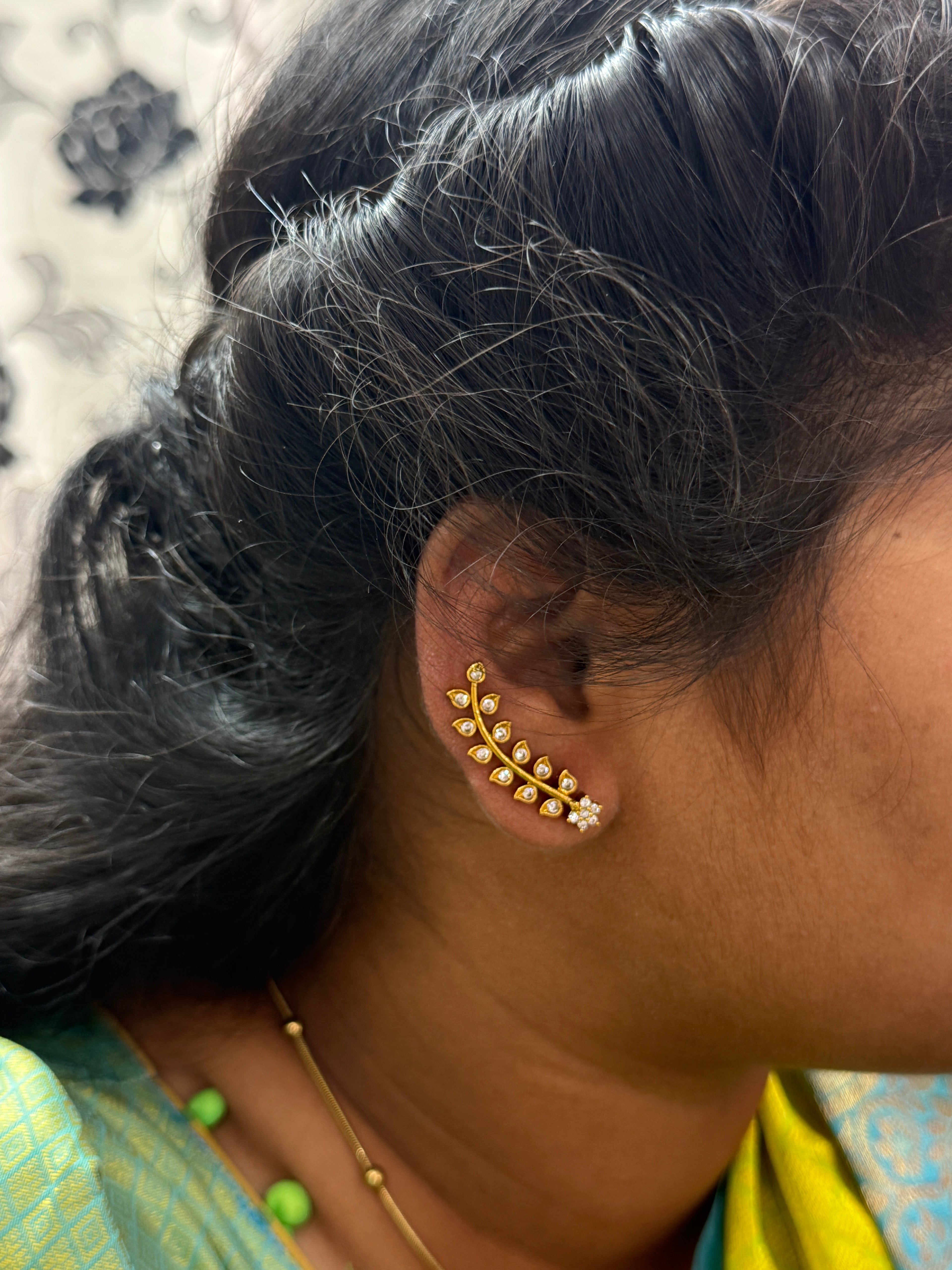 Er222 flower white stone Earcuffs with back support
