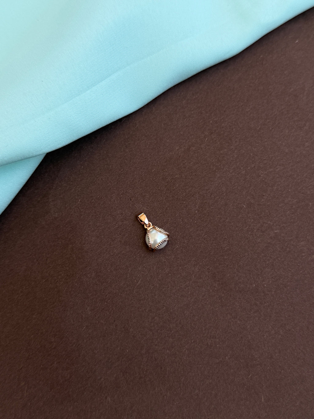 Al08 anti tarnish pearl charm (pendent)