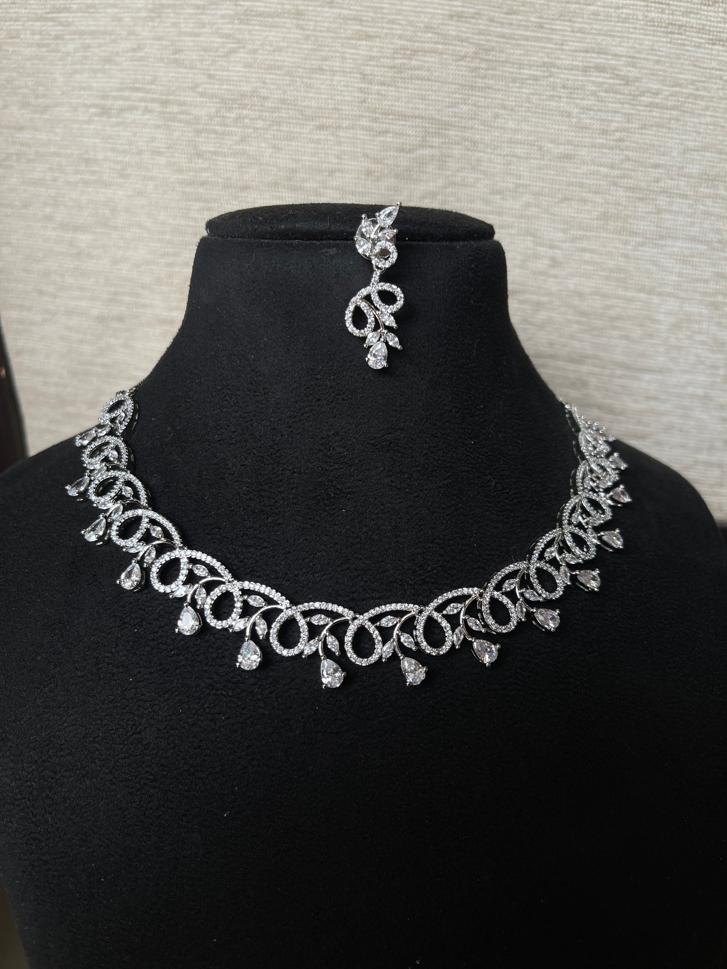 Reverse U diamond finish neckset with Earrings