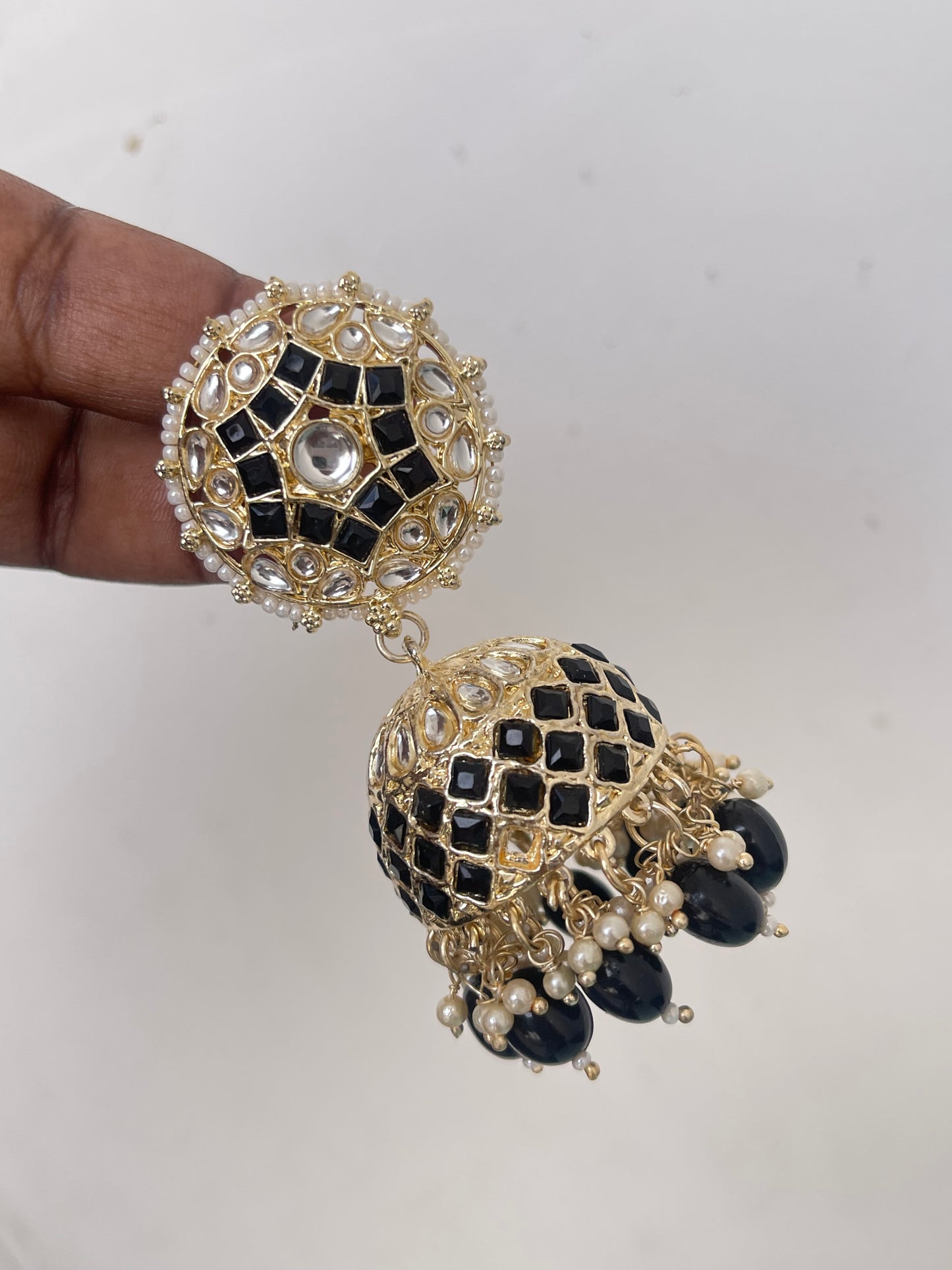 Round Kundan butta Earrings