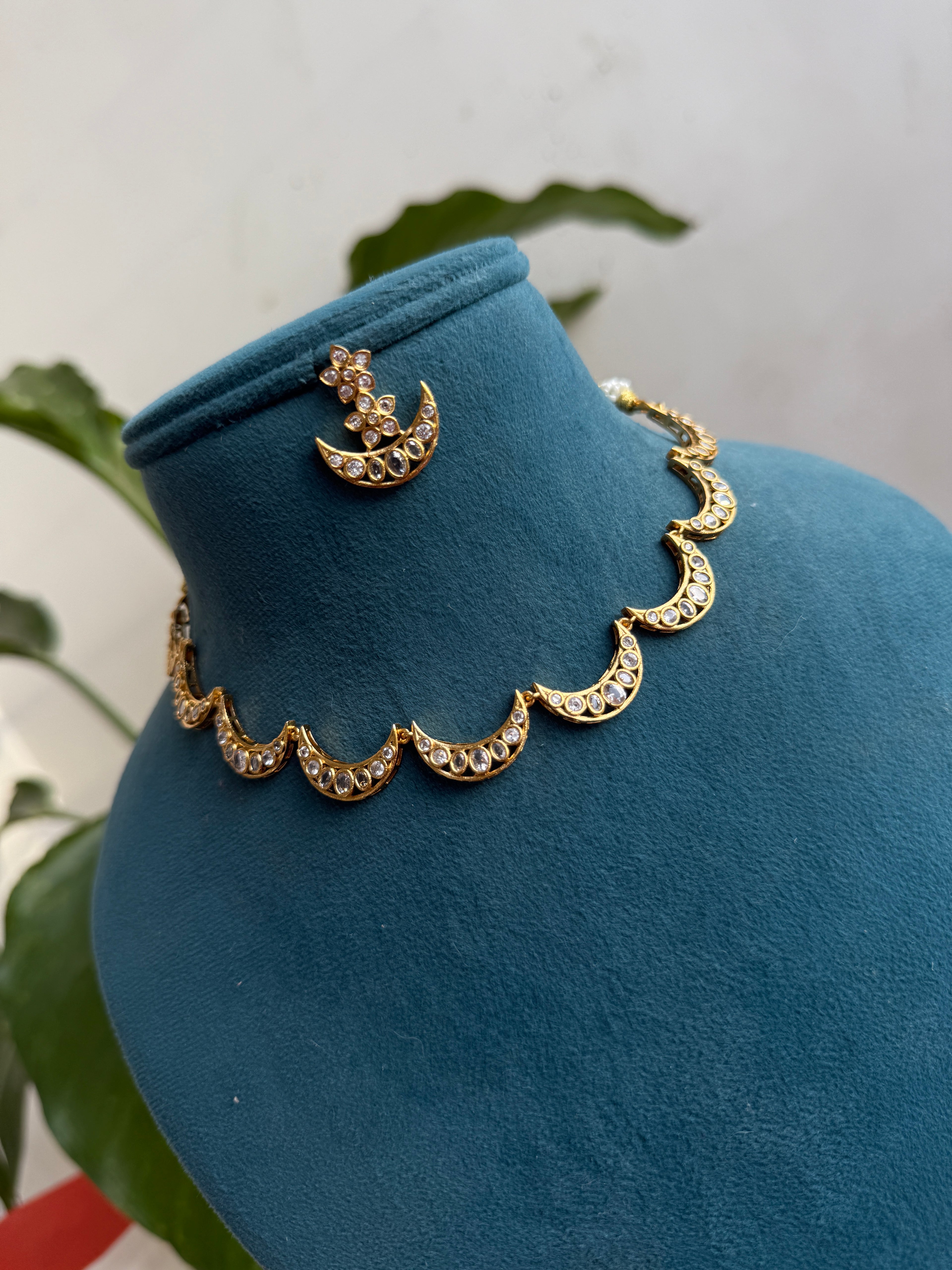 Ns500 half moon neckset