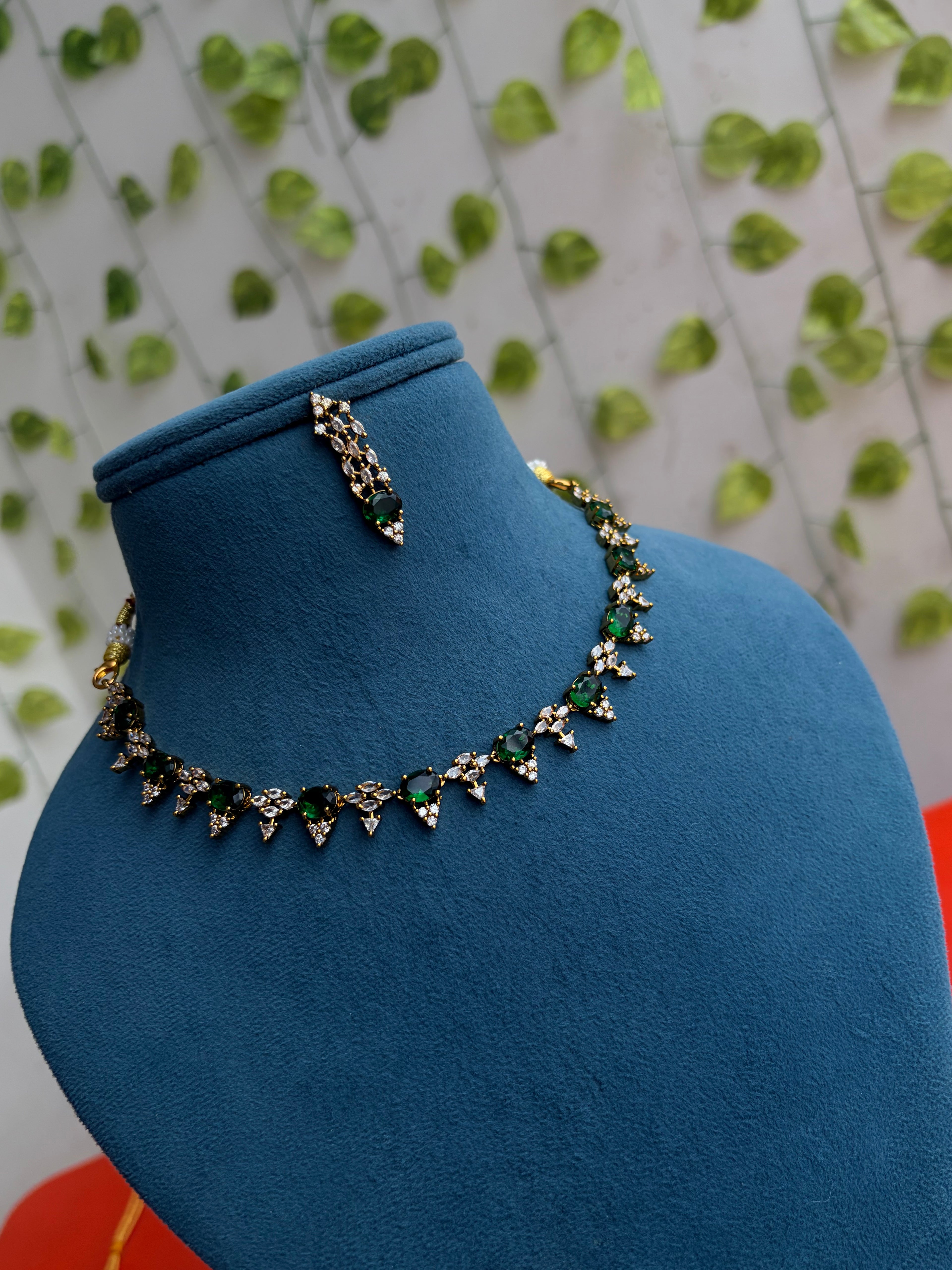 Short neckset with oval earrings - Ns836