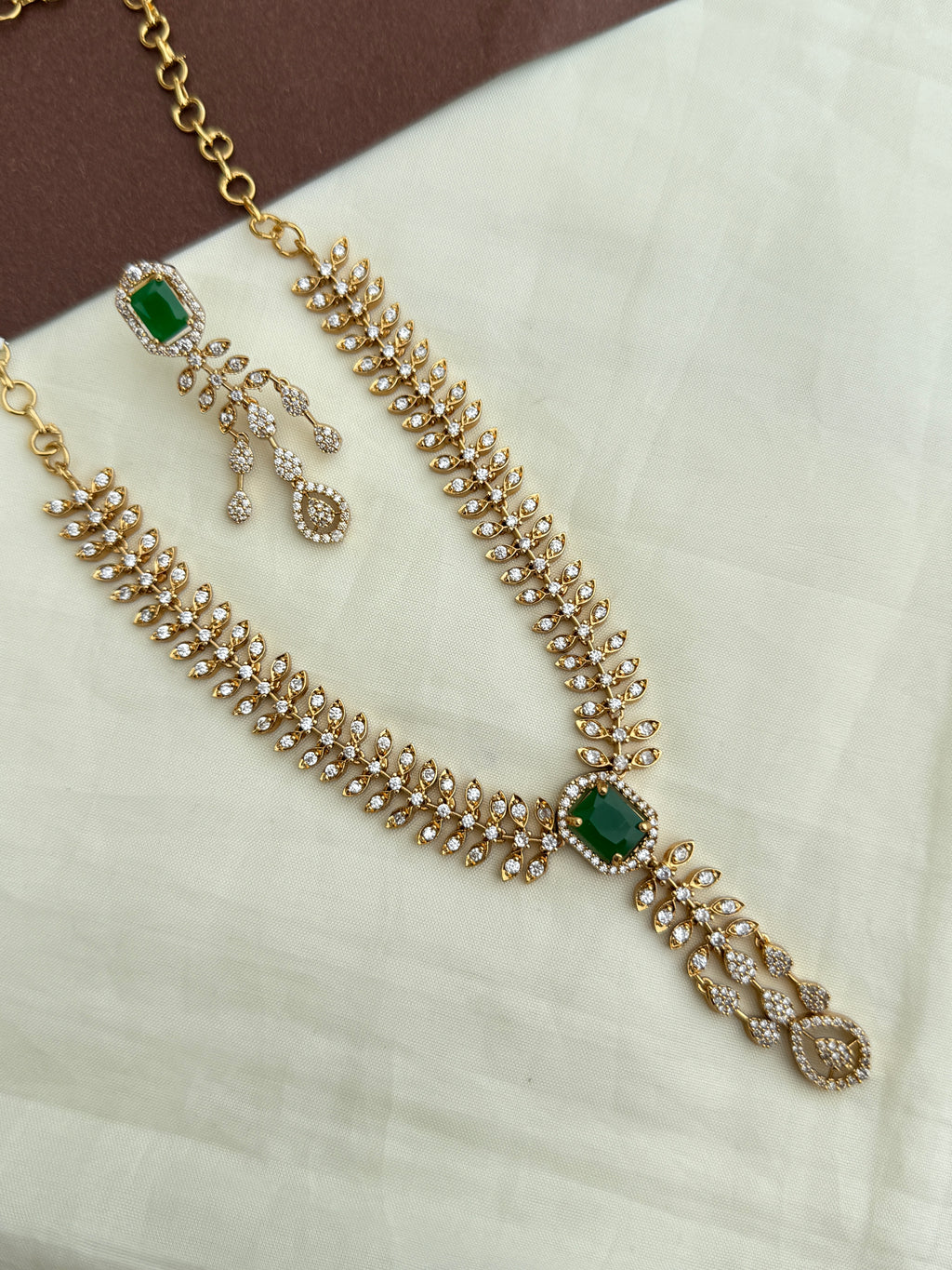 Ns282 western green stone neckset