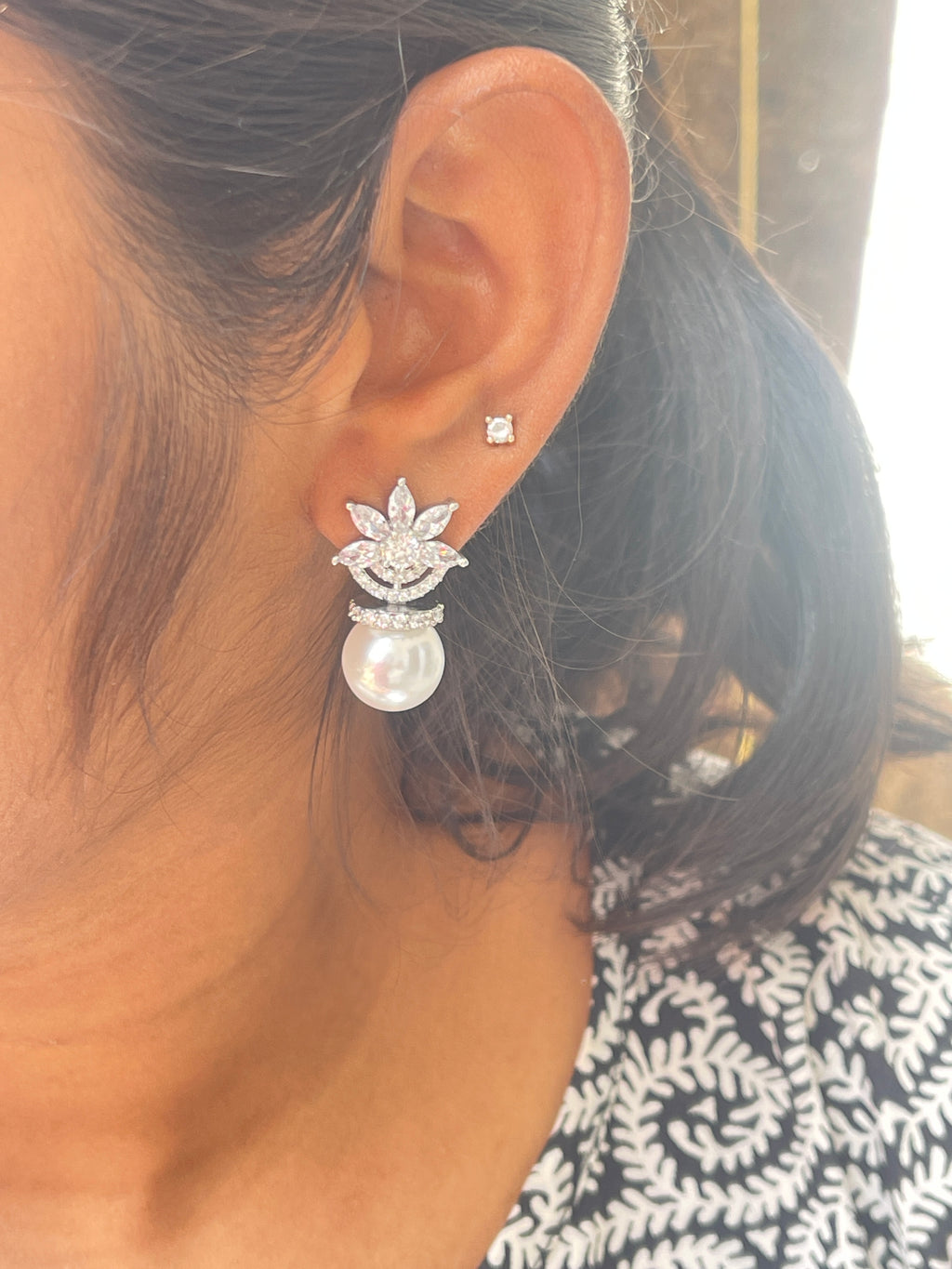 Star silver pearl studs