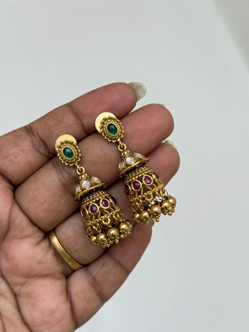 Er131 kemp Kundan small butta Earrings