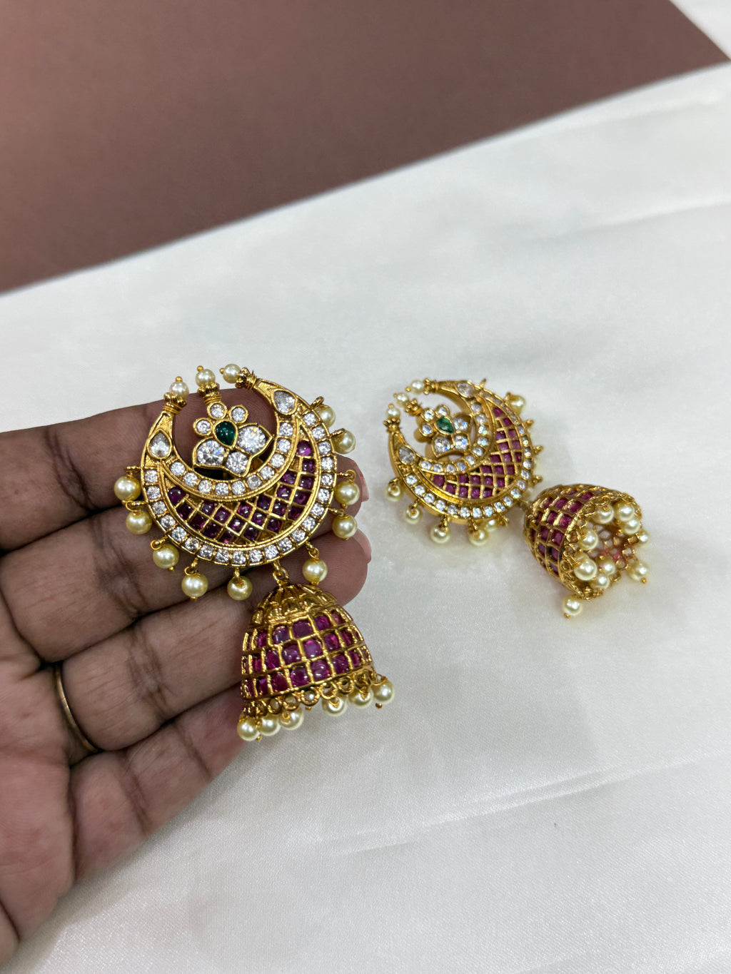 Er151 kemp butta earrings